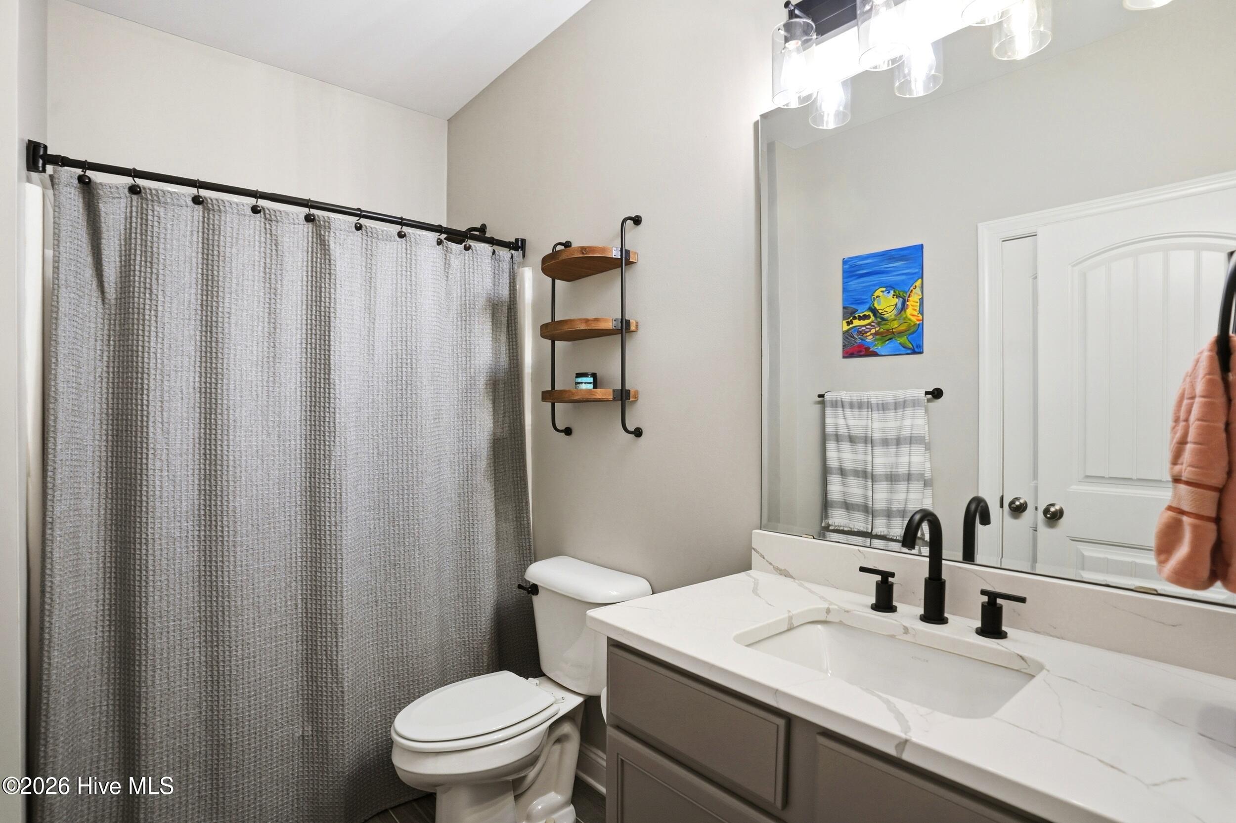 100570216 | Photo 31