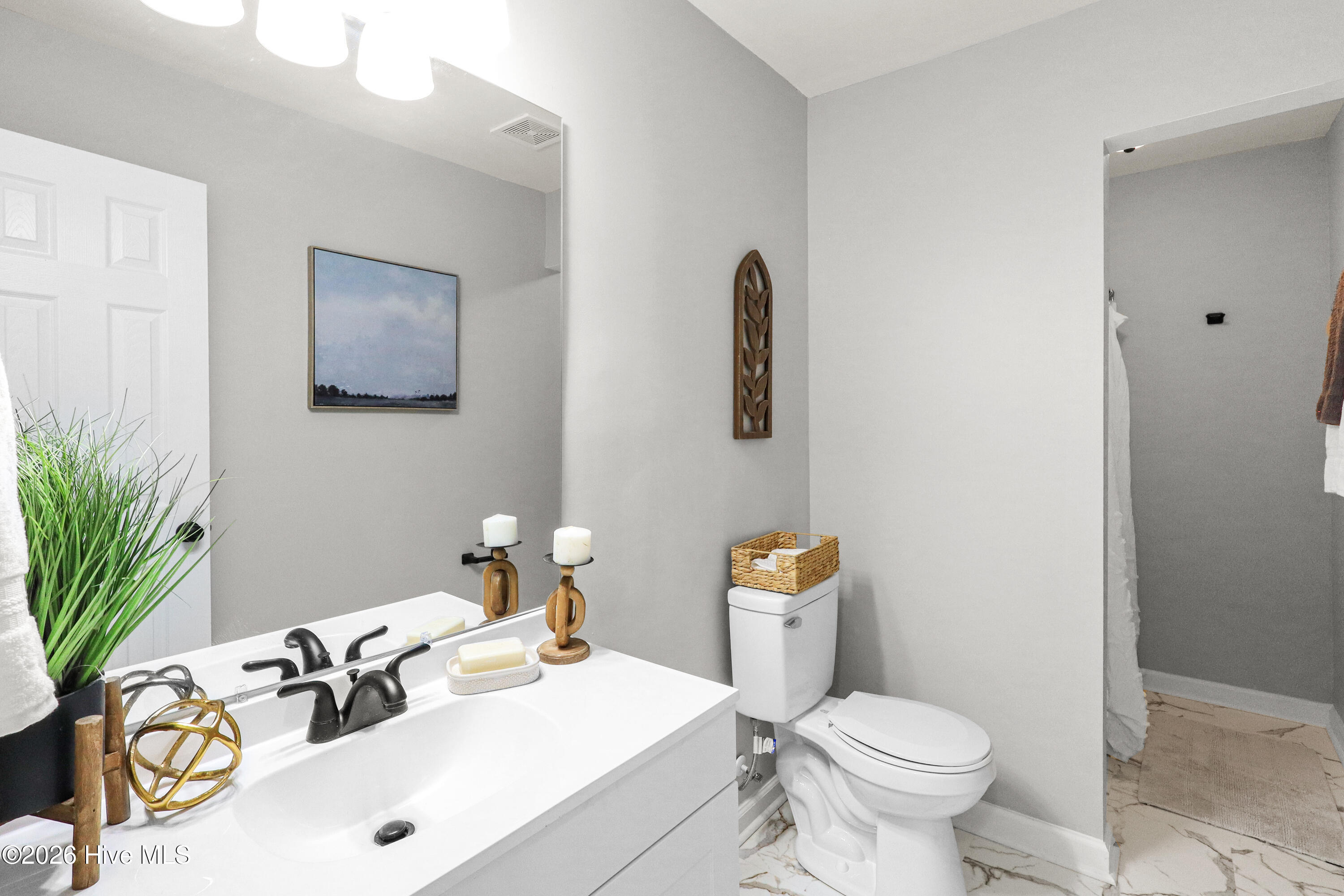 100569517 | Photo 24