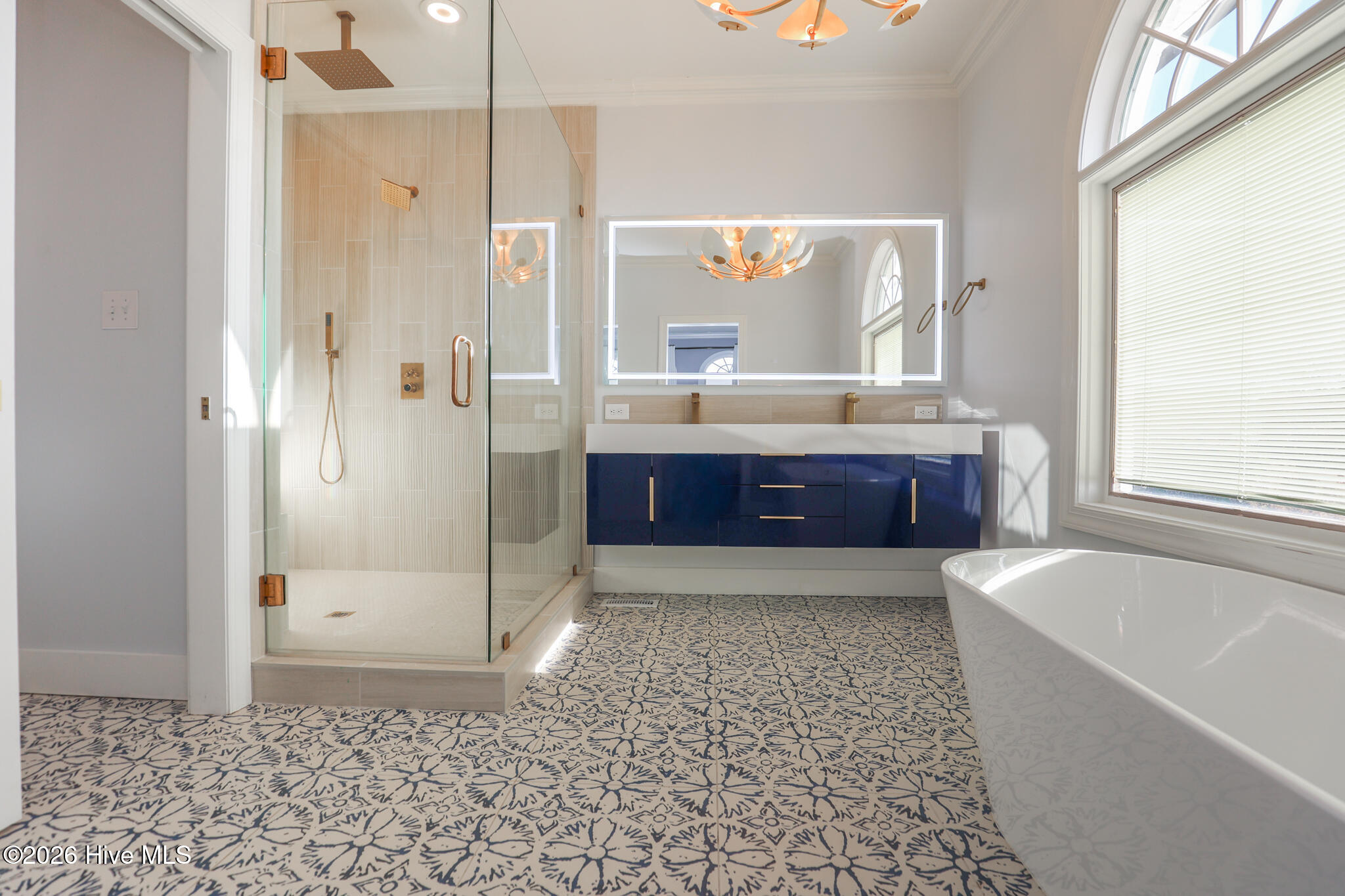 100556044 | Photo 37