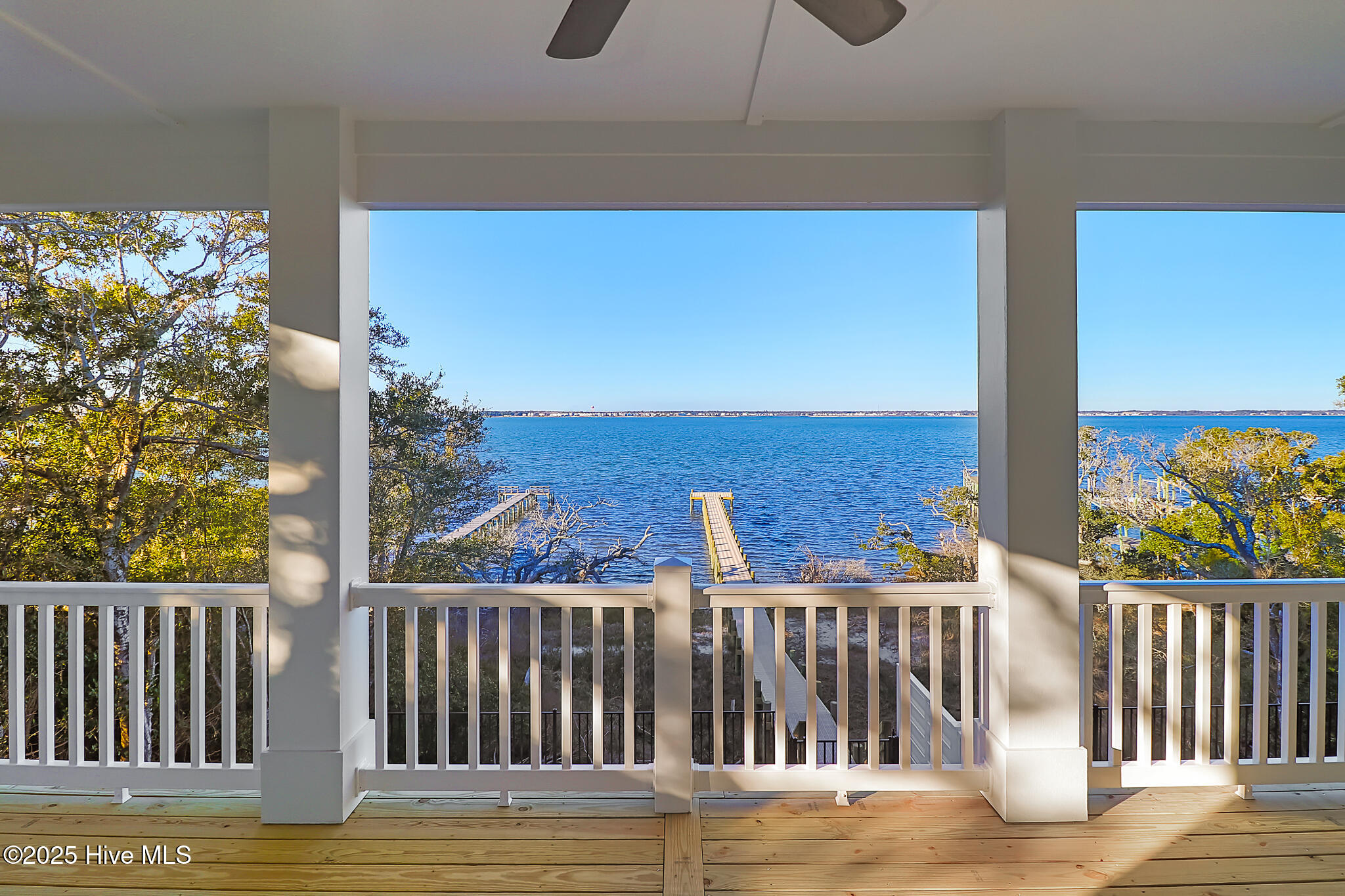 100545975 | Photo 41