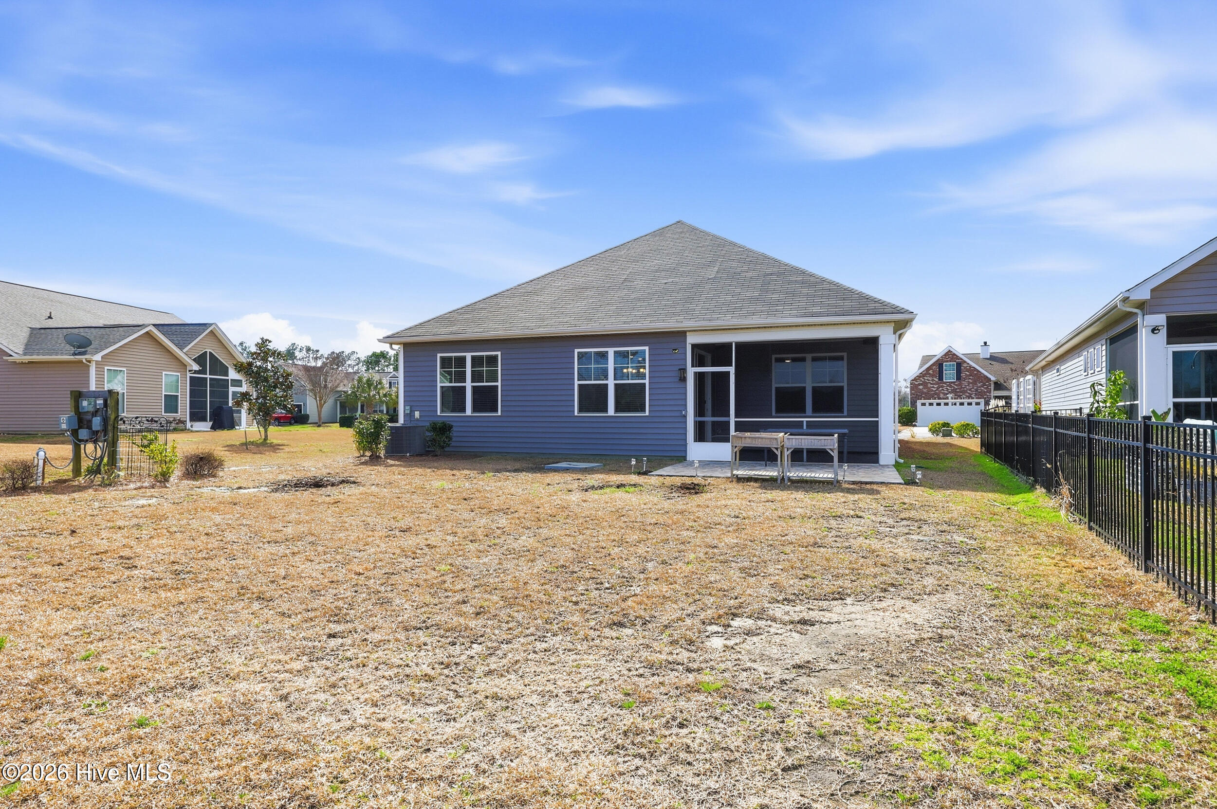 100558001 | Photo 32