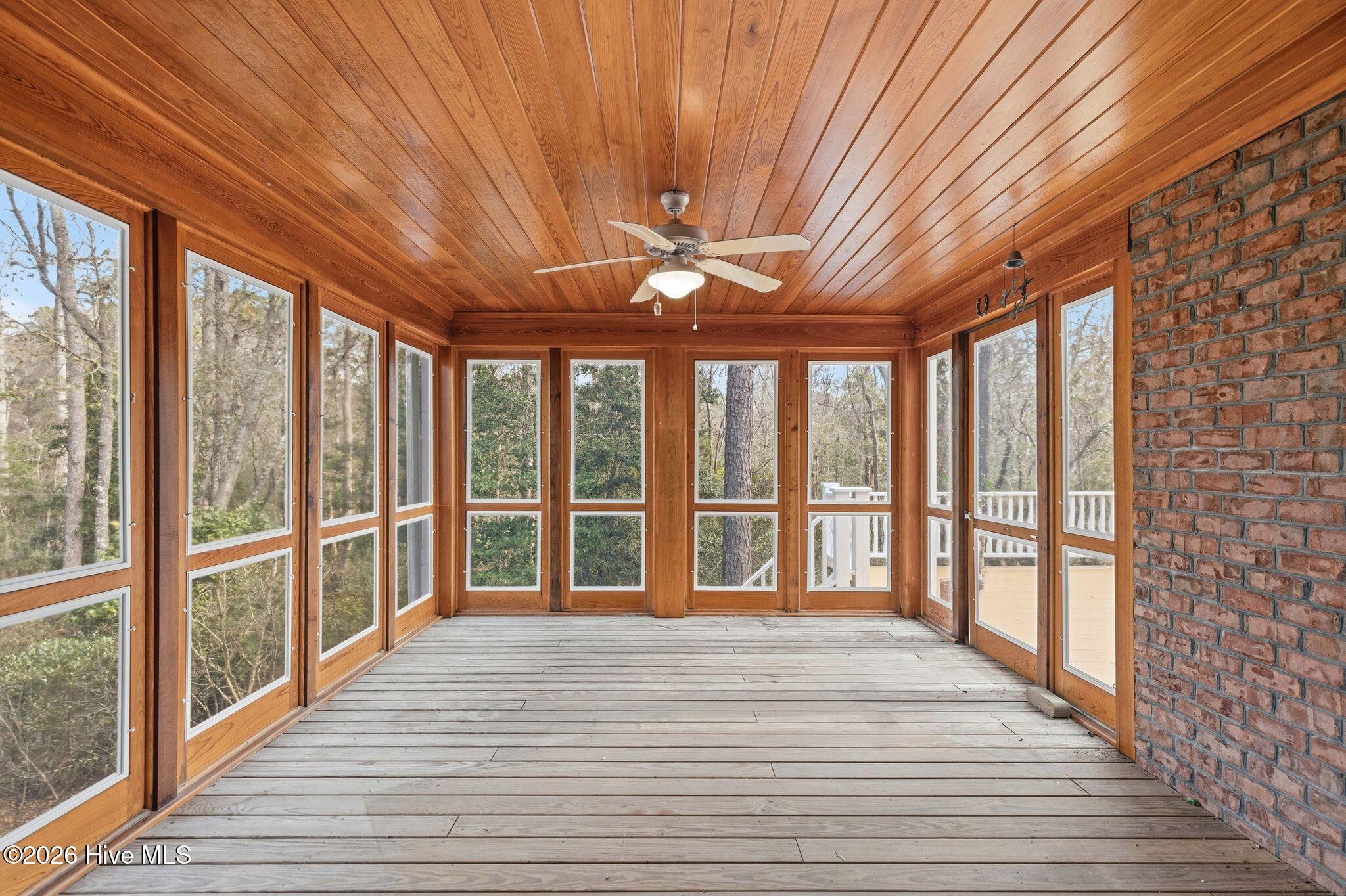 100565083 | Photo 39