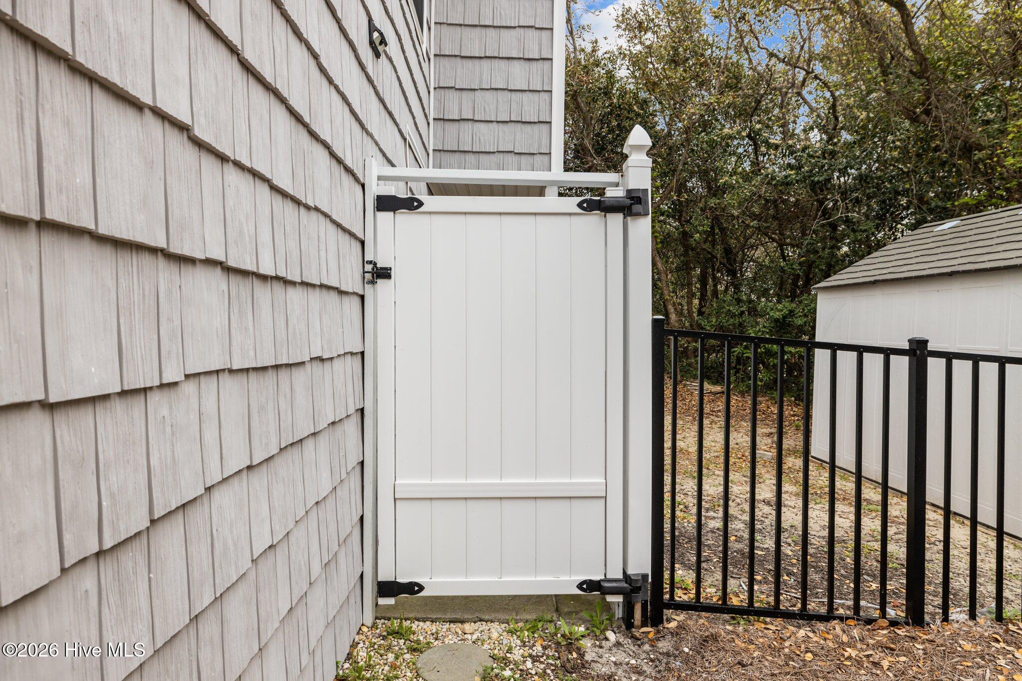 100565802 | Photo 37