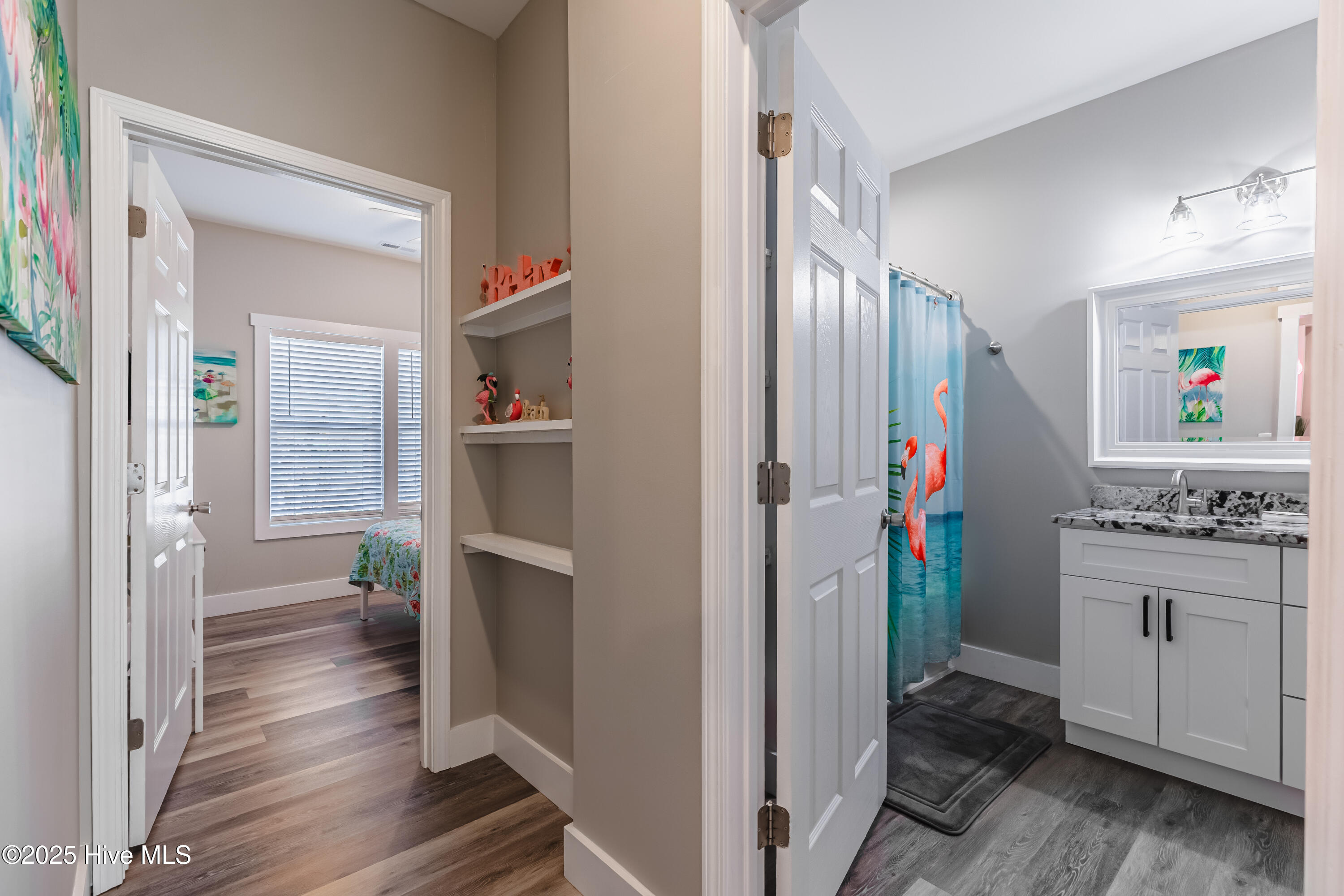 100542637 | Photo 18