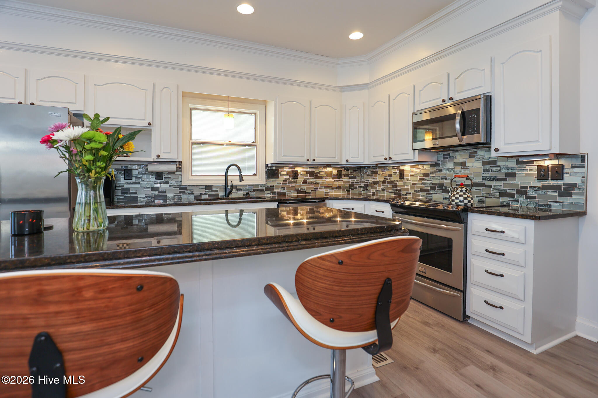 100556044 | Photo 24