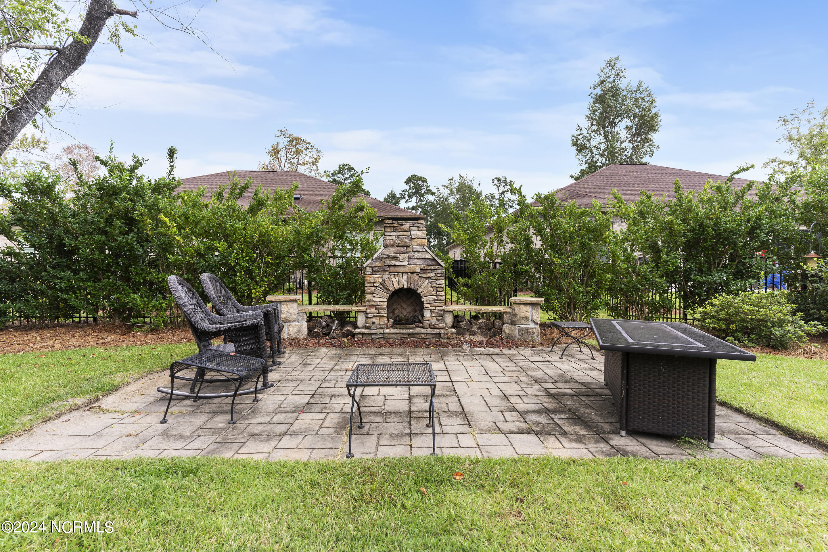 100554009 | Photo 37