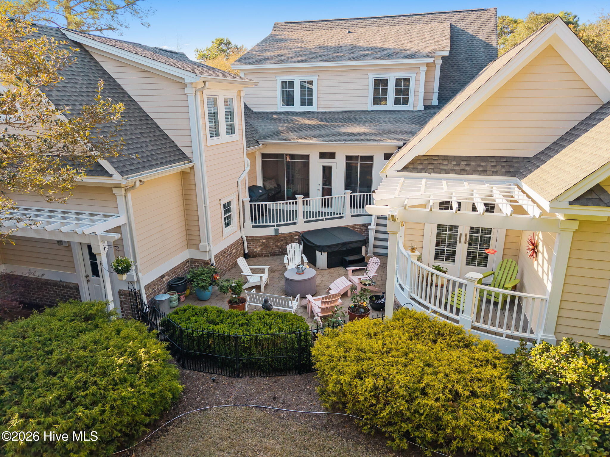 100563336 | Photo 49