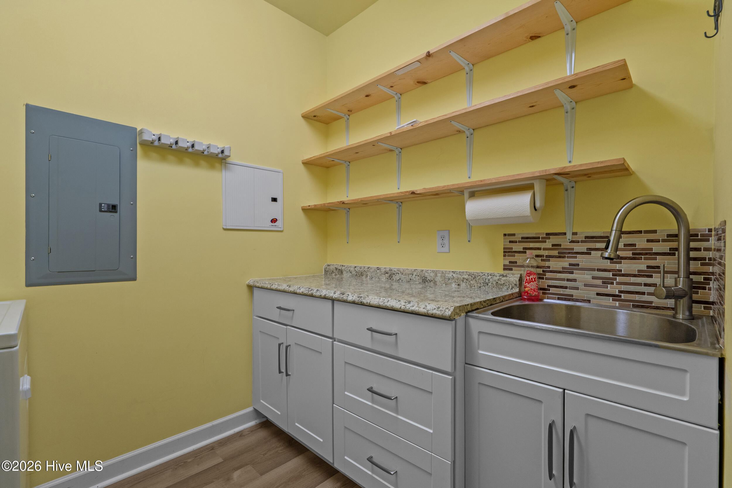 100570667 | Photo 27