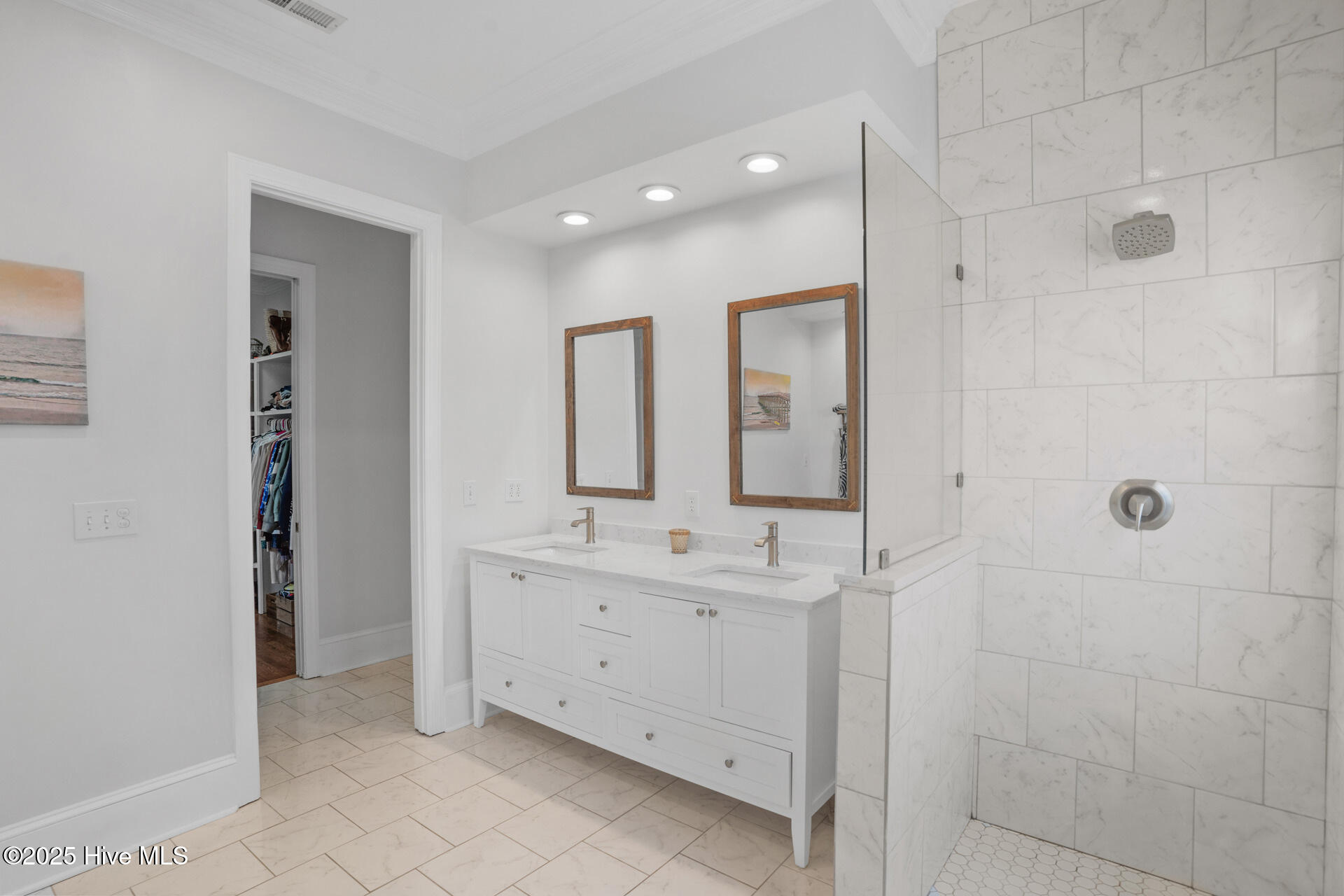 100521291 | Photo 33