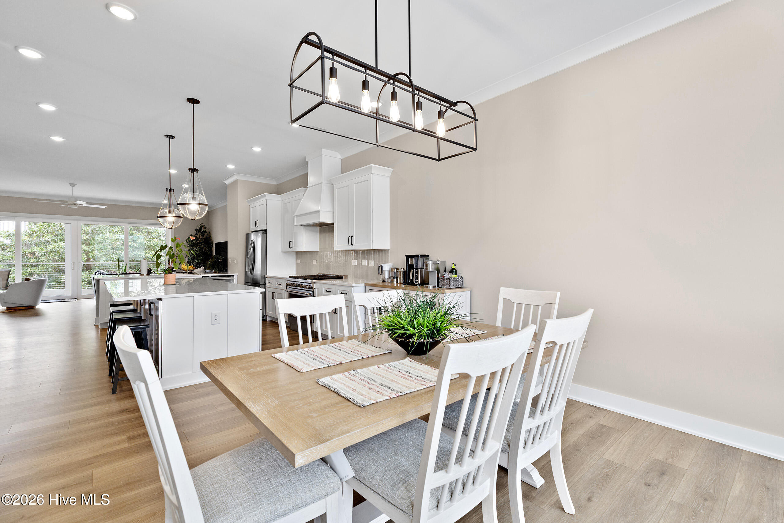 100563450 | Photo 27