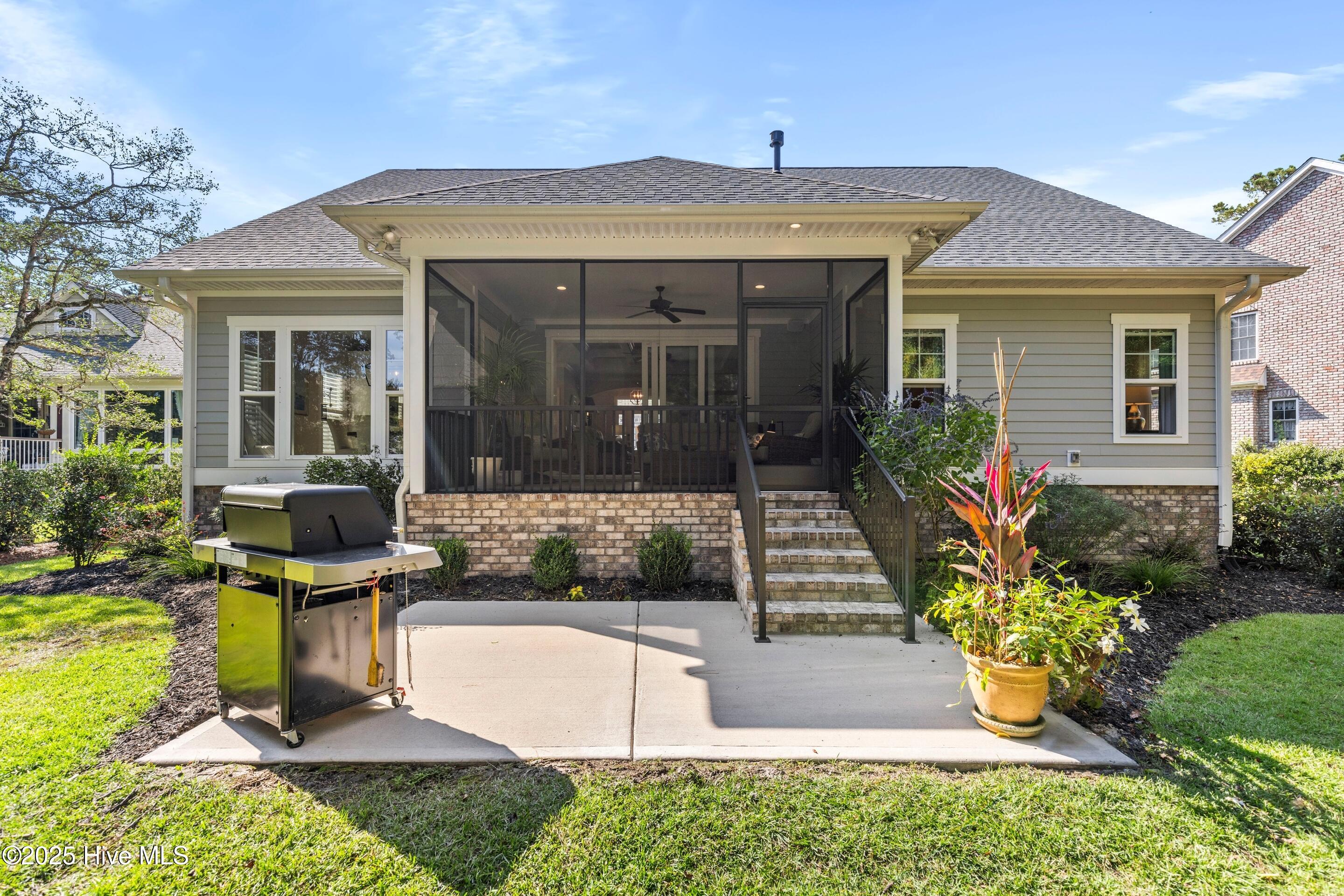 100558361 | Photo 54