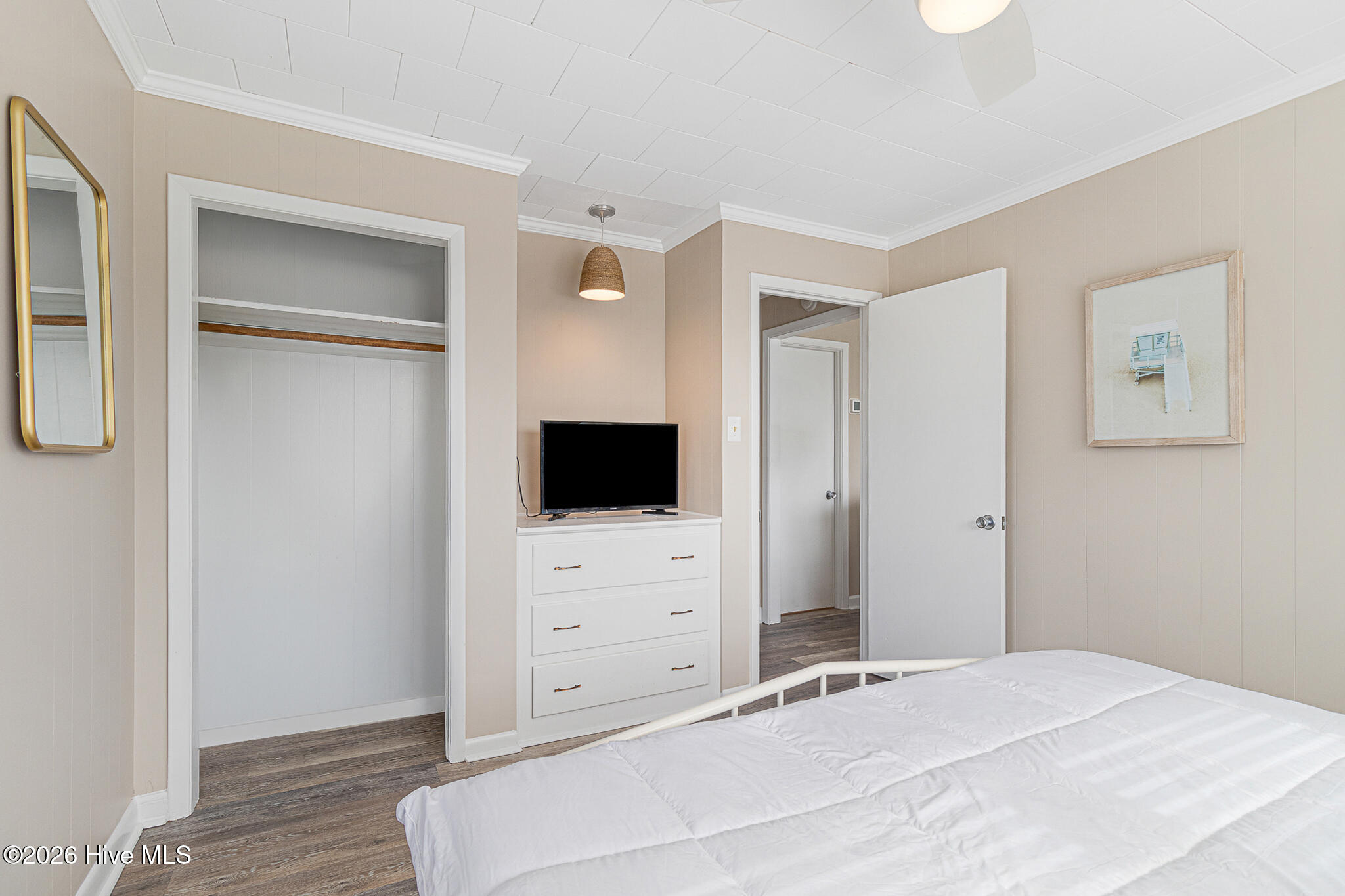 100553851 | Photo 33