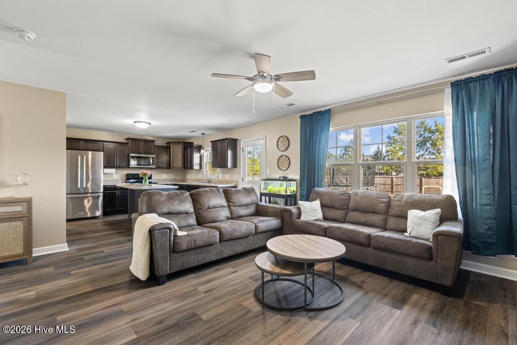 100561745 | Photo 17