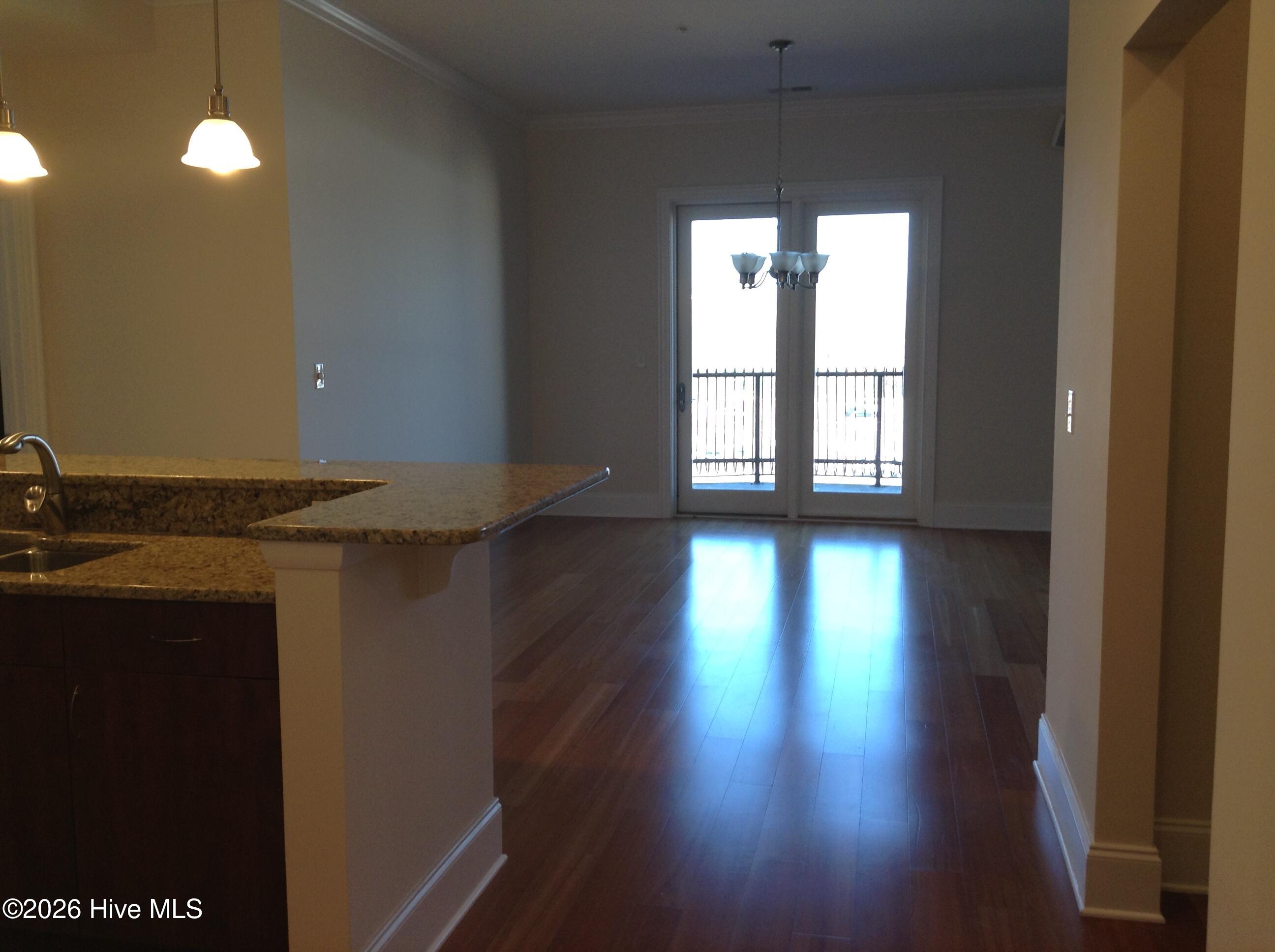 100553173 | Photo 20