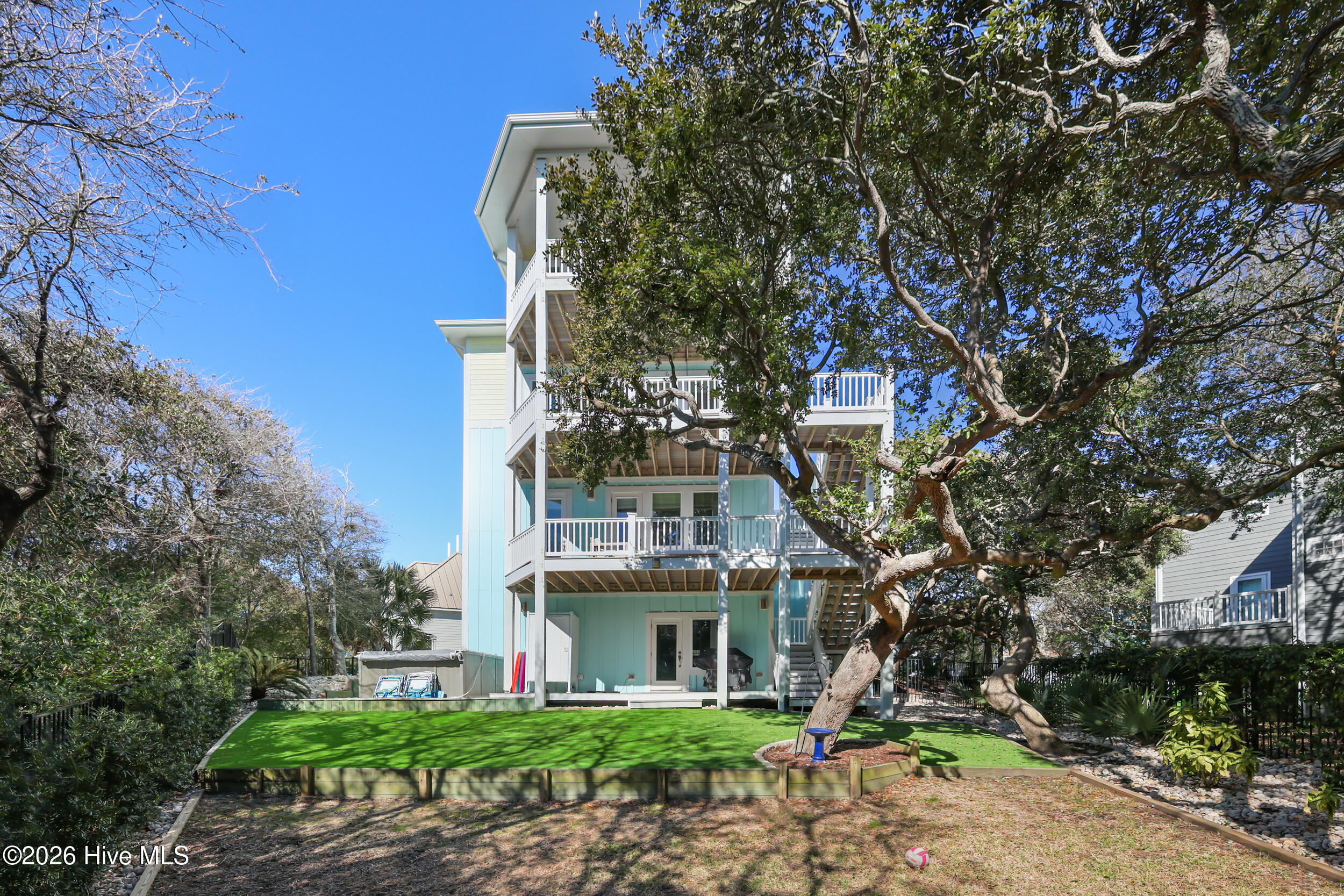 100552984 | Photo 35