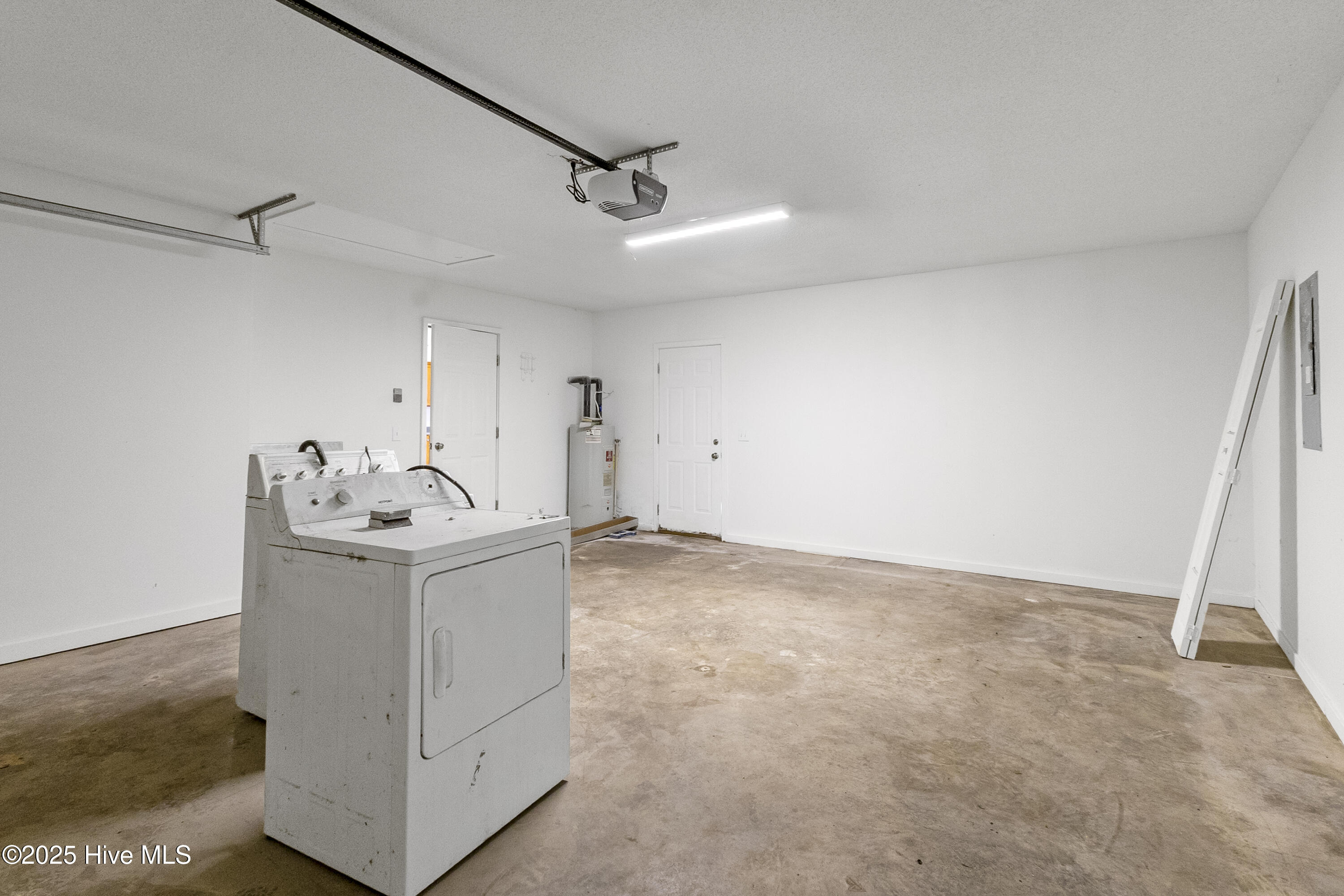 100546767 | Photo 34