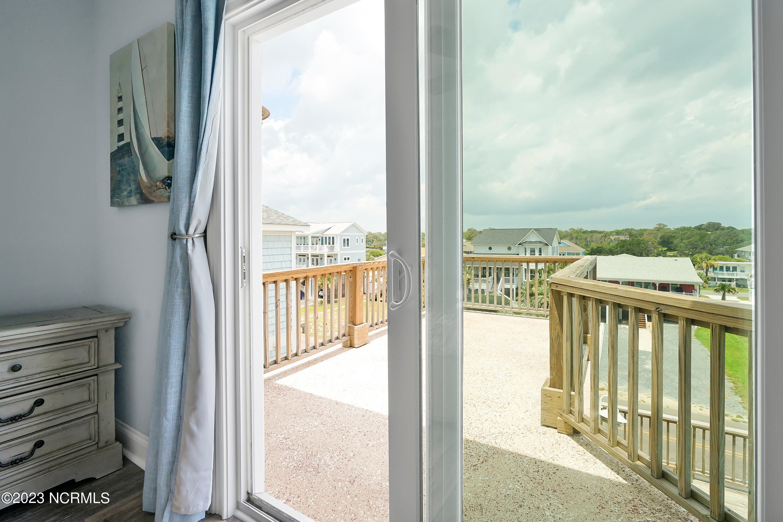 100558730 | Photo 12