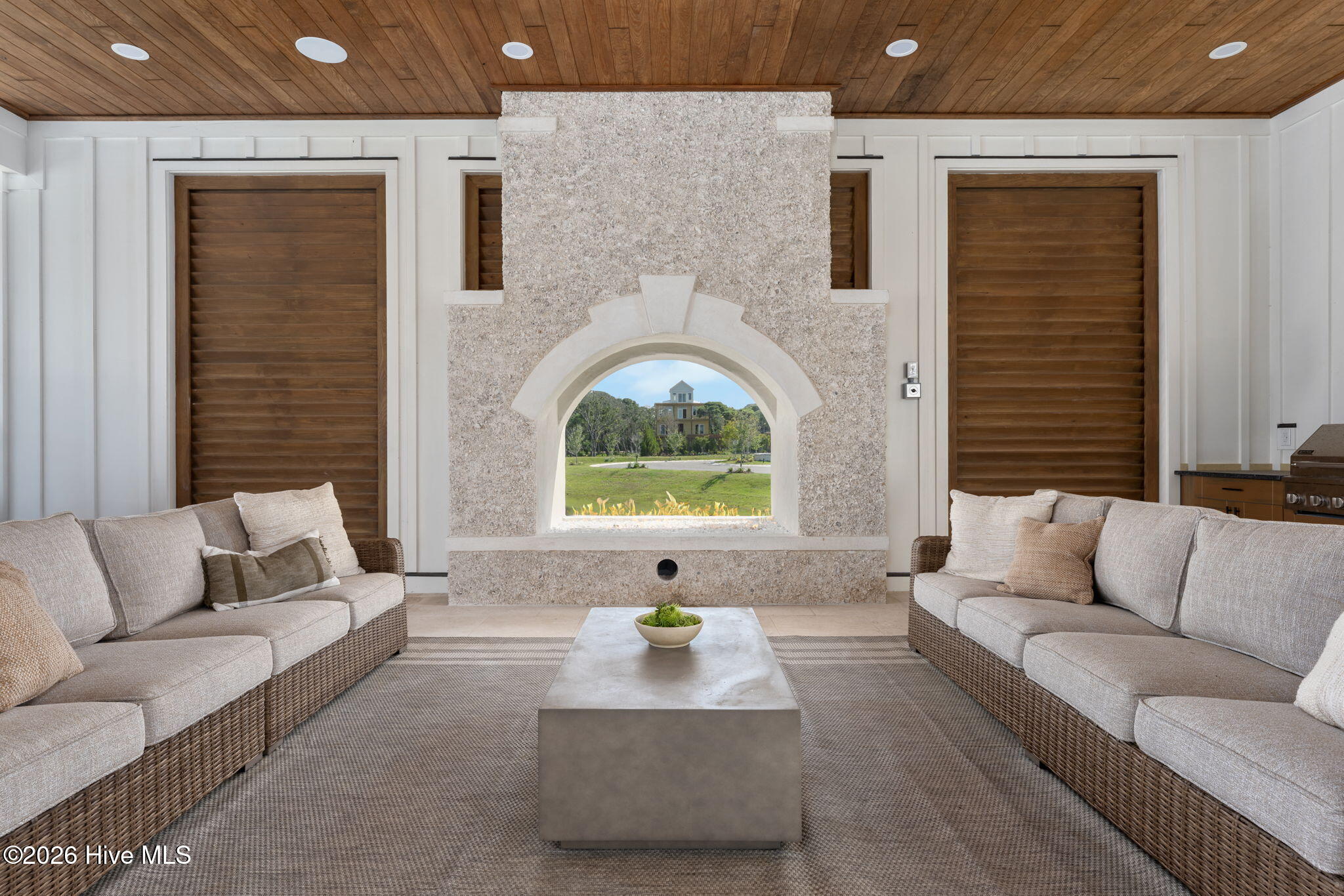 100547492 | Photo 53