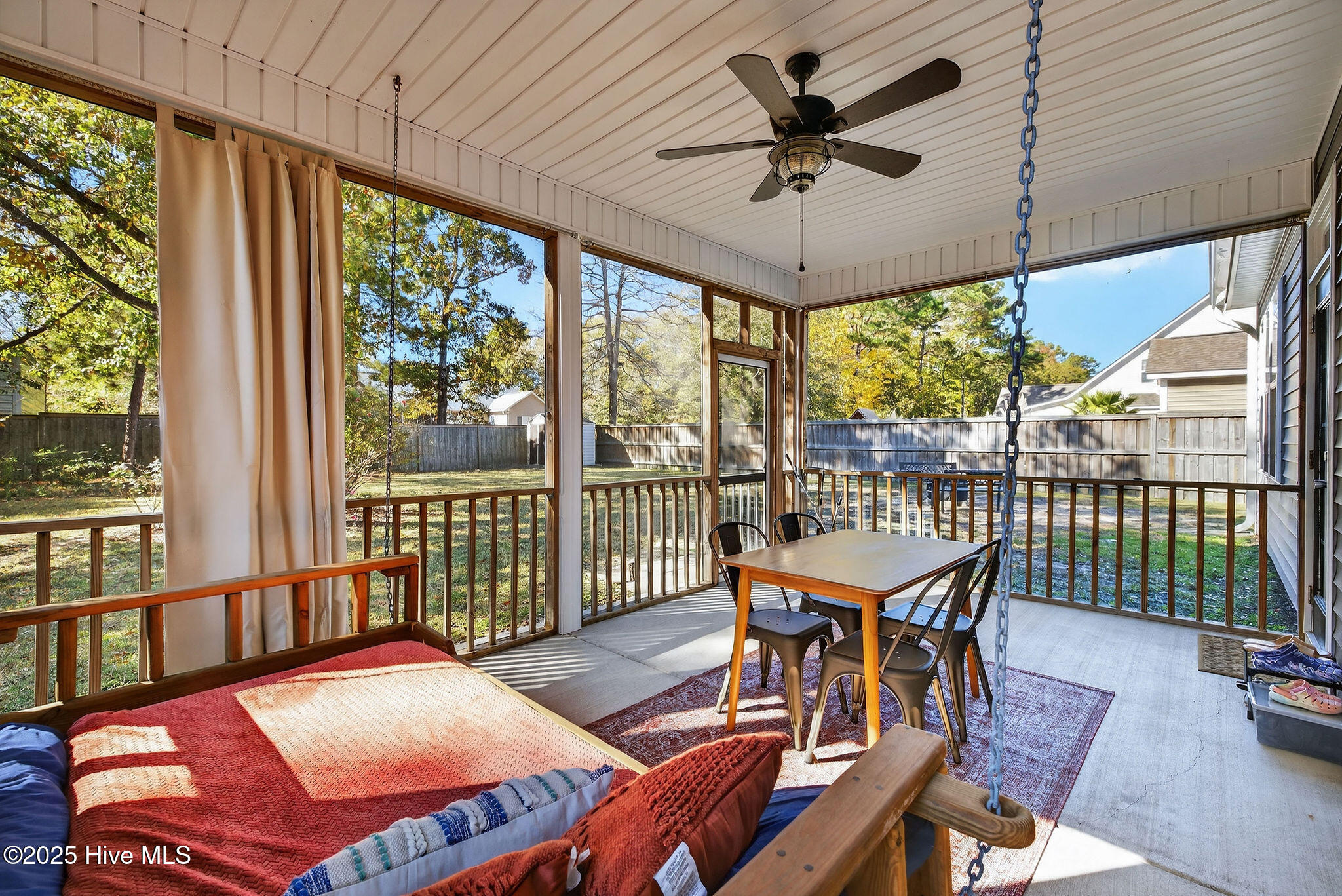 100541825 | Photo 44