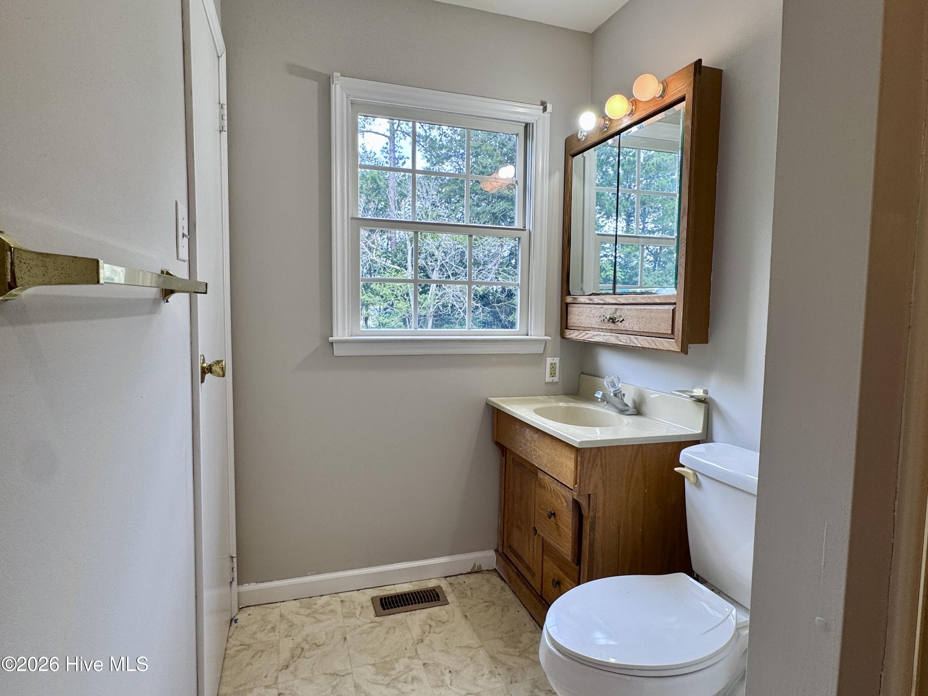 2831 Easy Street,Newport