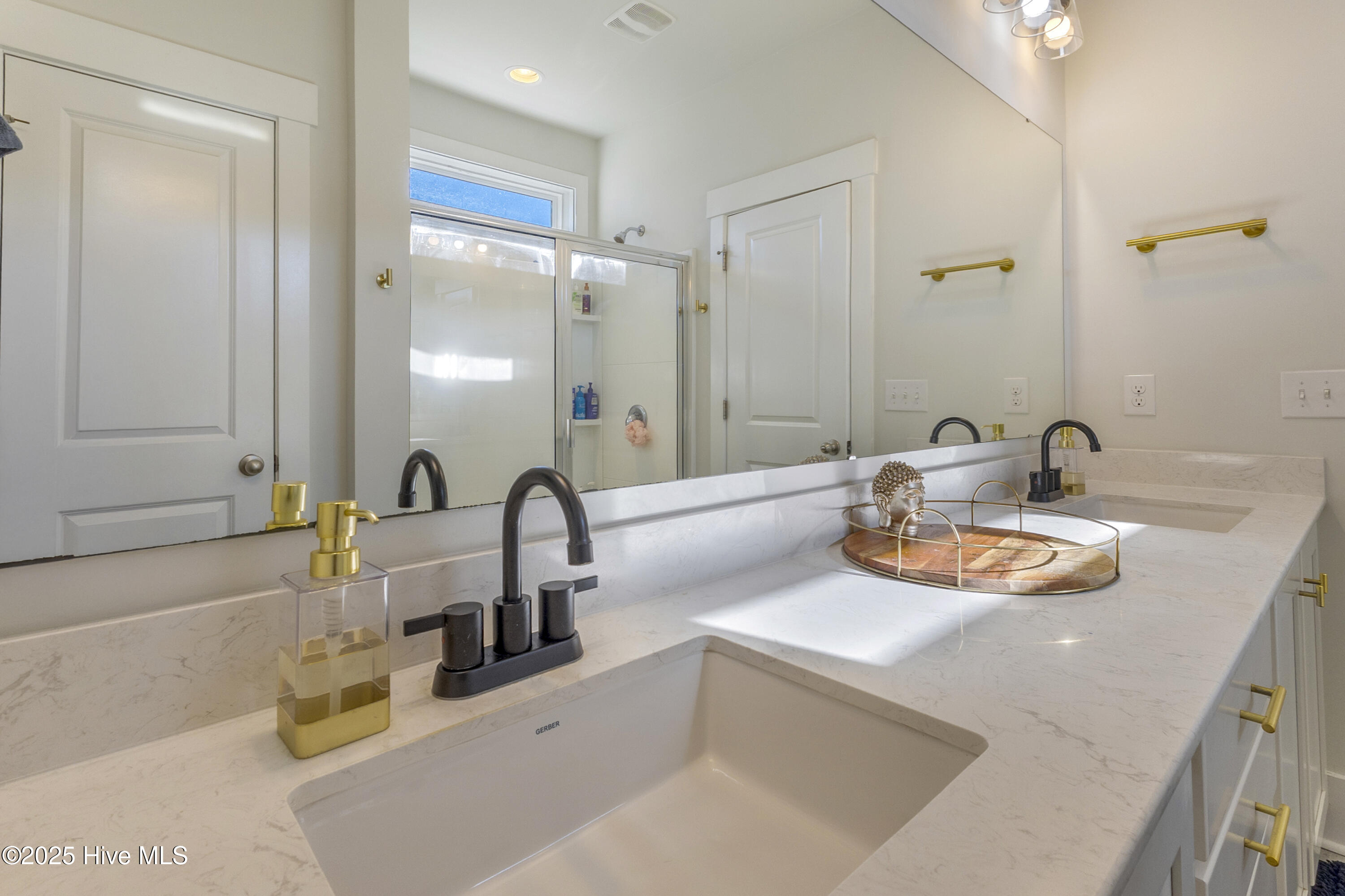 100545579 | Photo 30