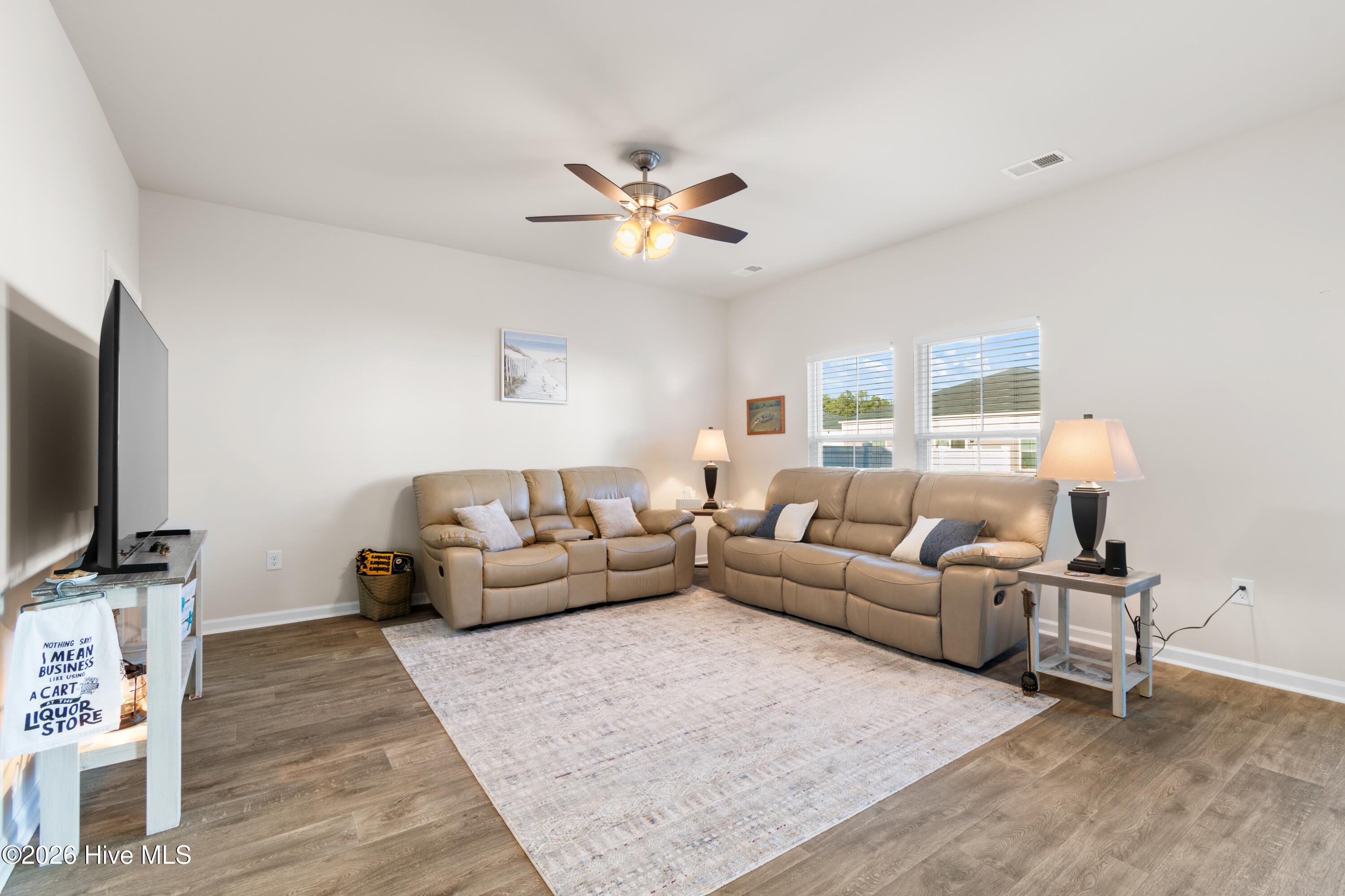 100547205 | Photo 15