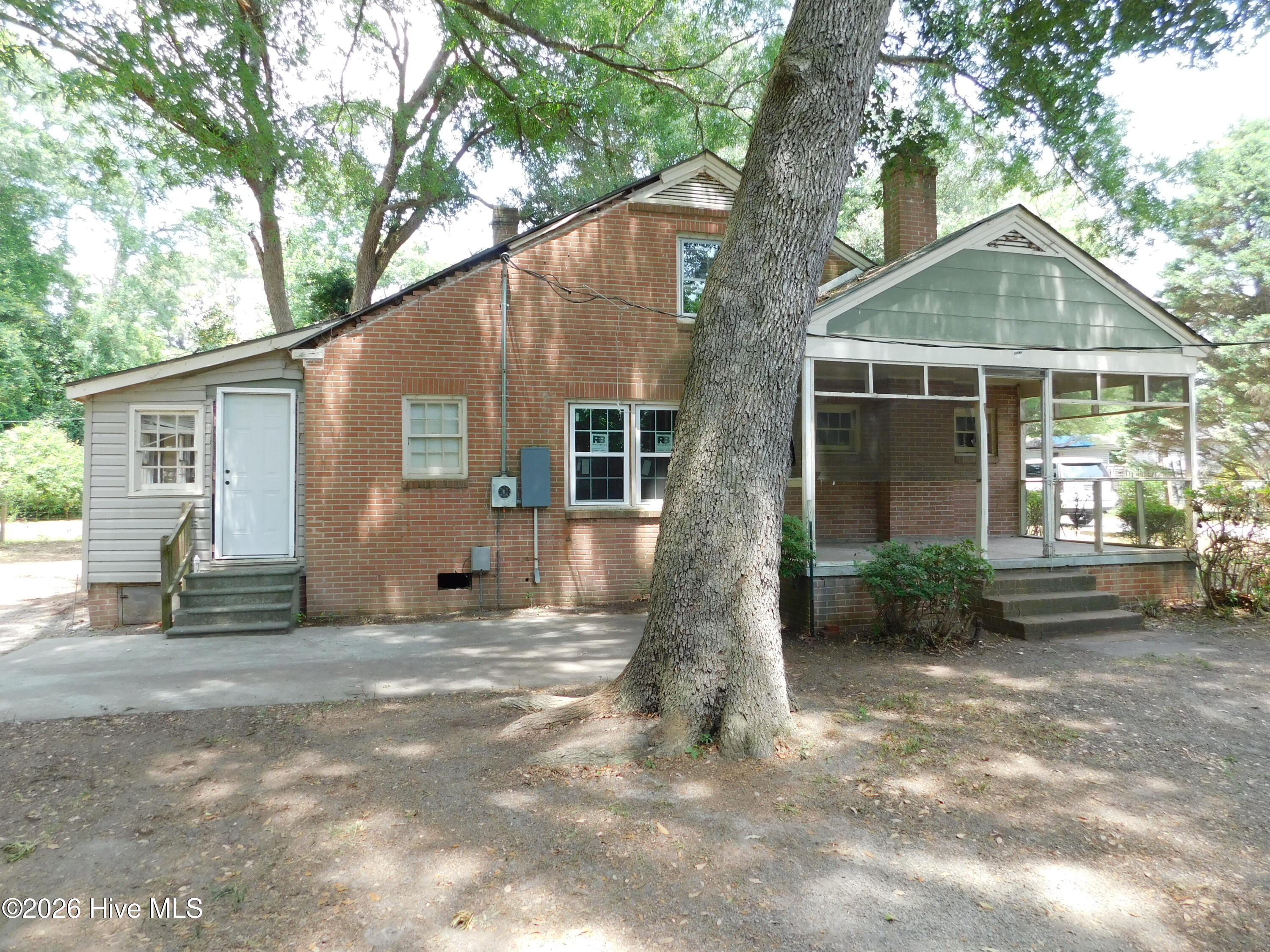 Homes for sale in Laurinburg, NC | 7 First St, Laurinburg, NC 28352 | MLS# 100578468