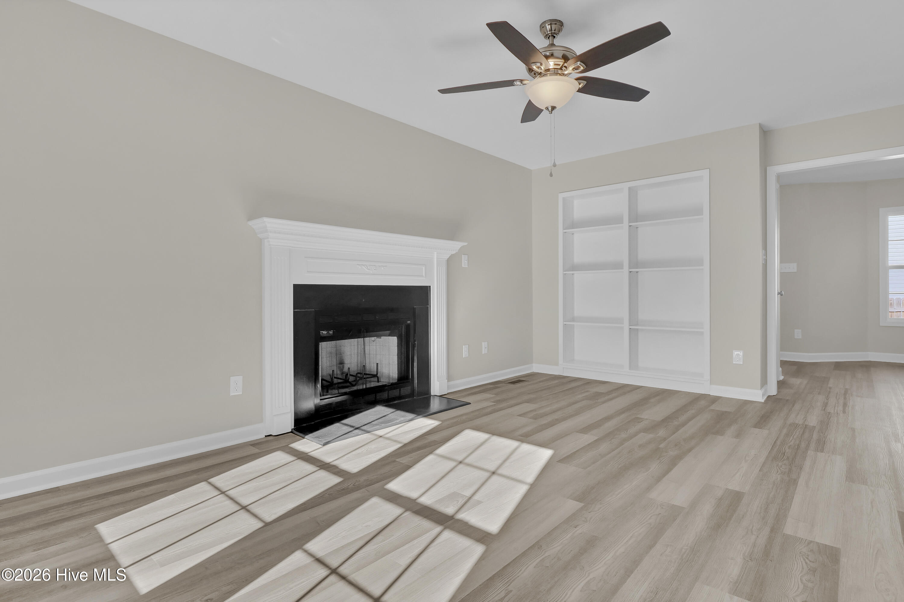 100556678 | Photo 16