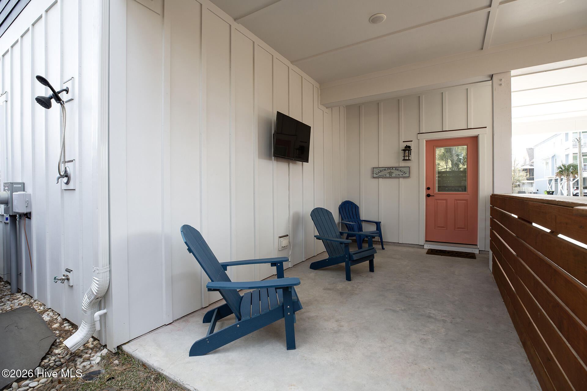 100562975 | Photo 64