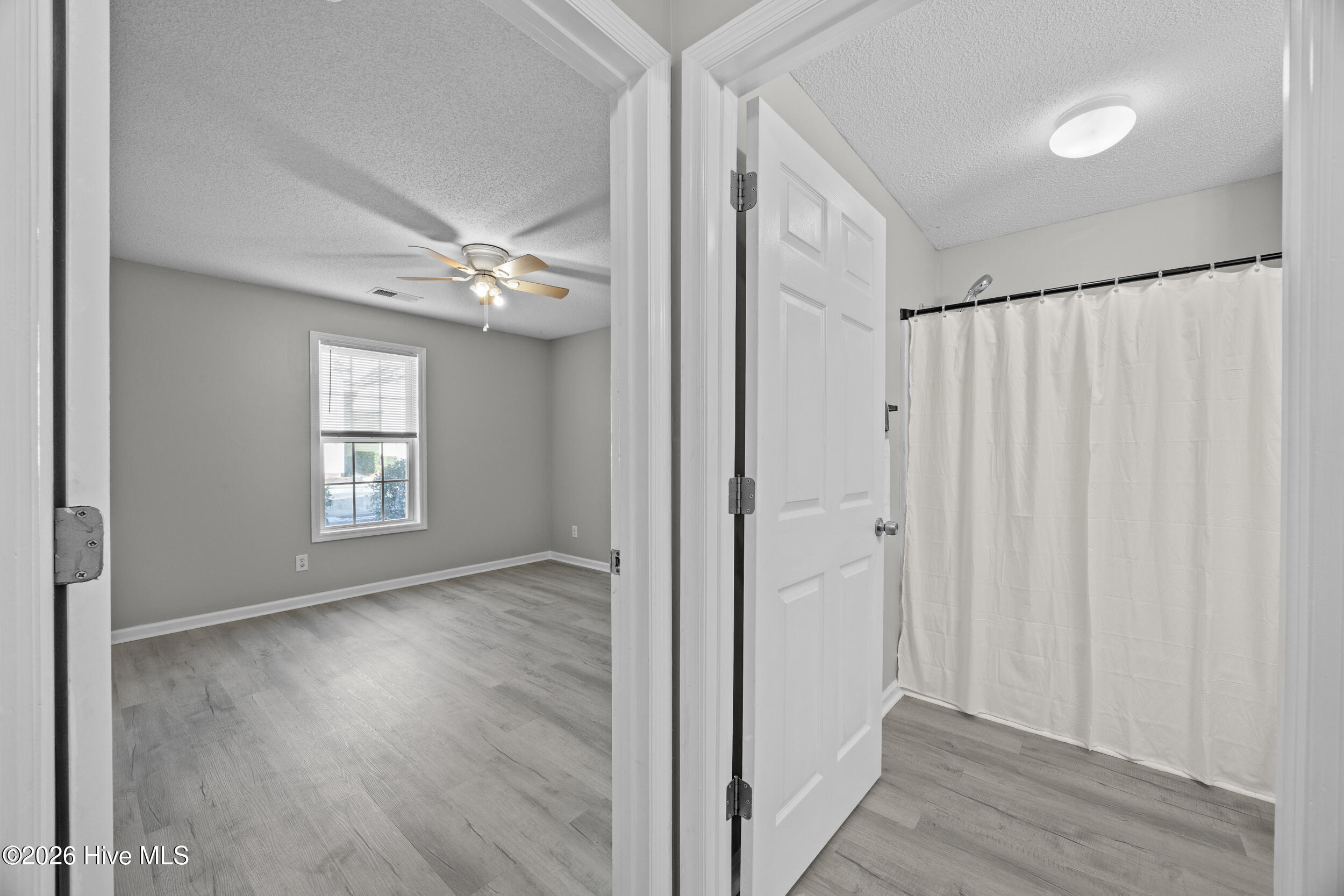 100549678 | Photo 14