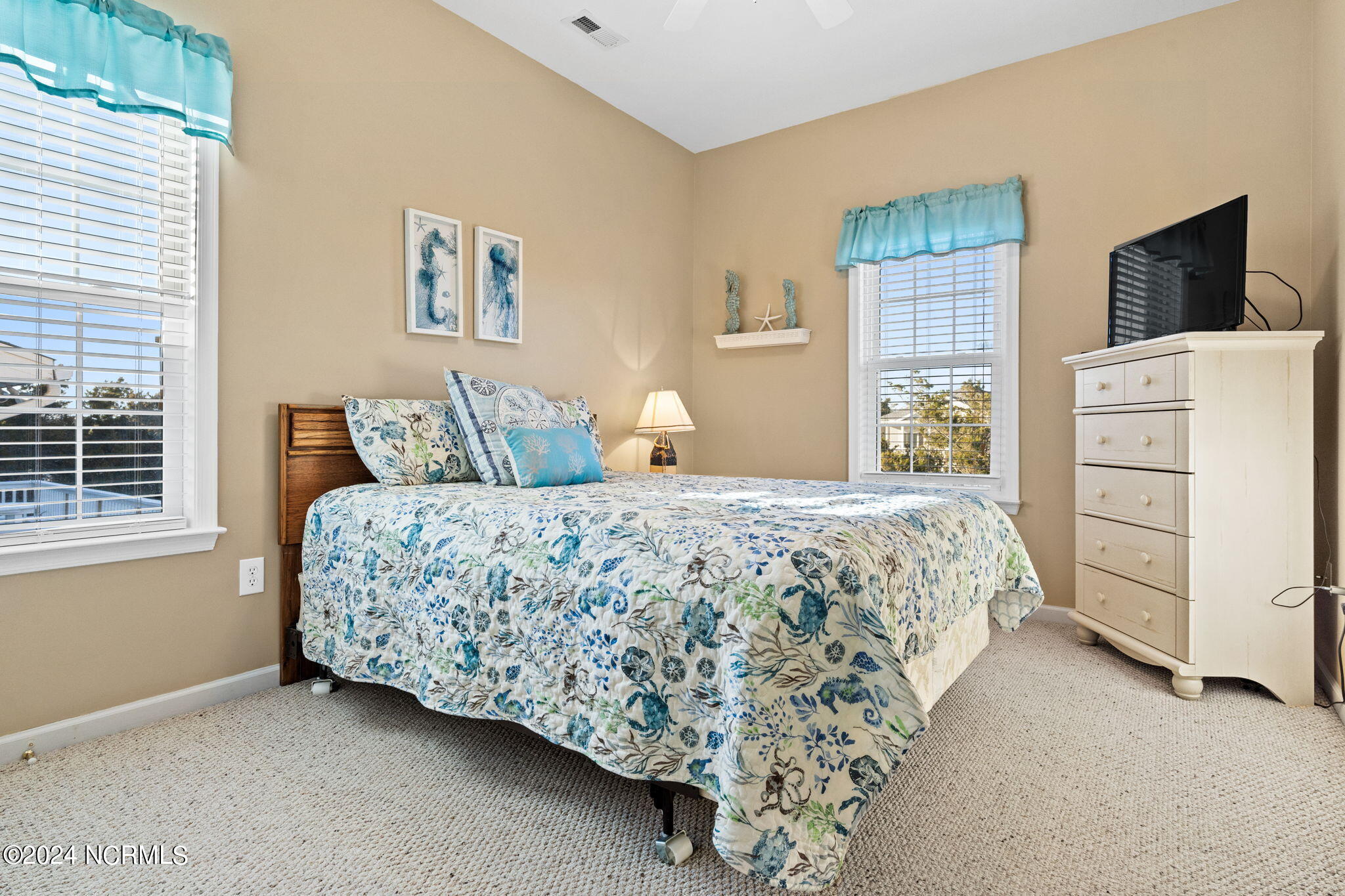 100566939 | Photo 29