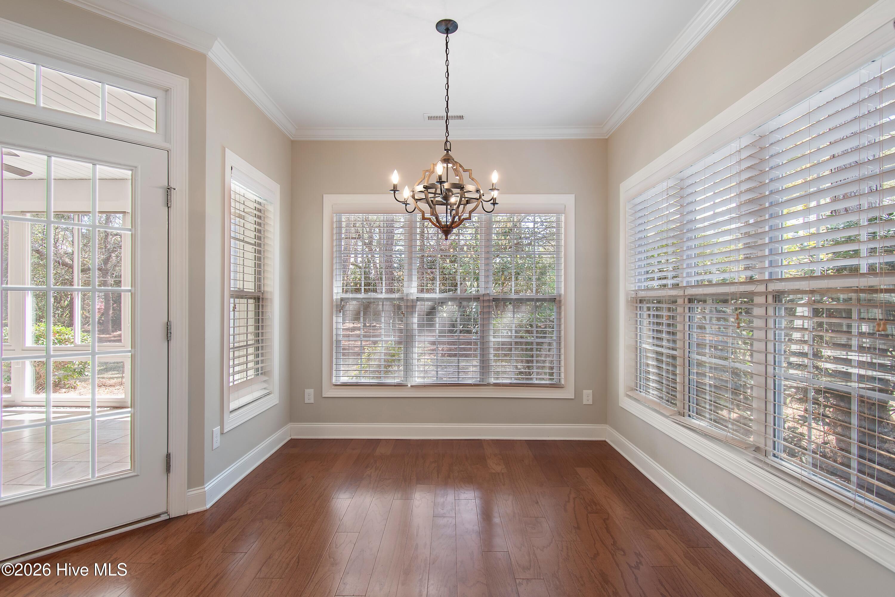 100563713 | Photo 18