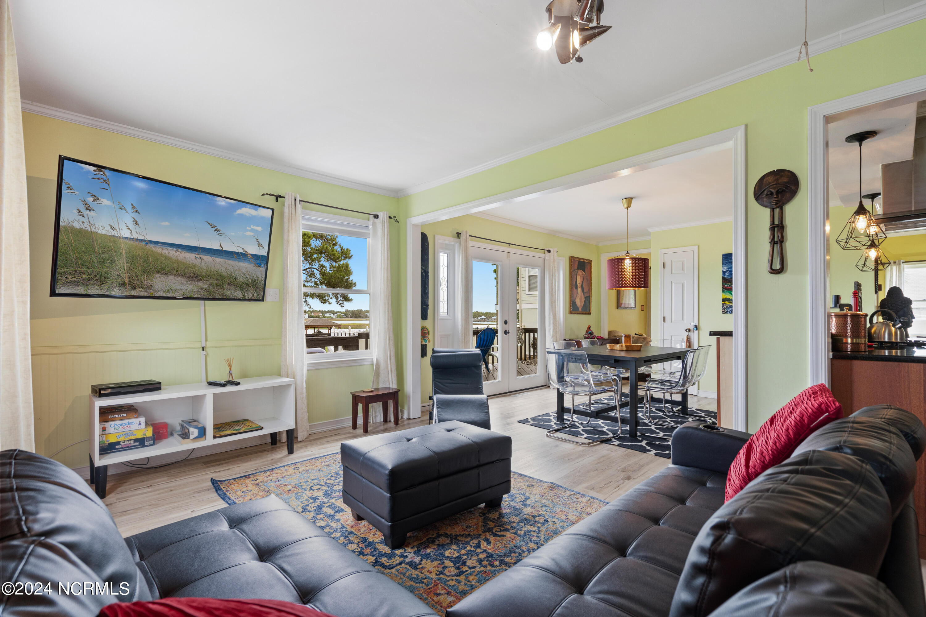 100560914 | Photo 10