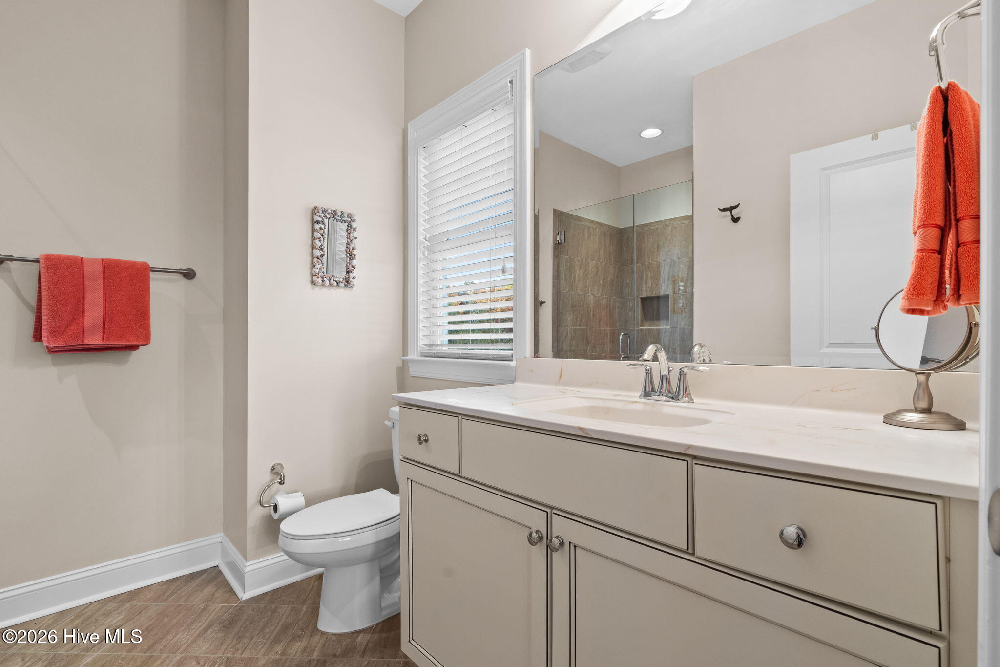 100549947 | Photo 52