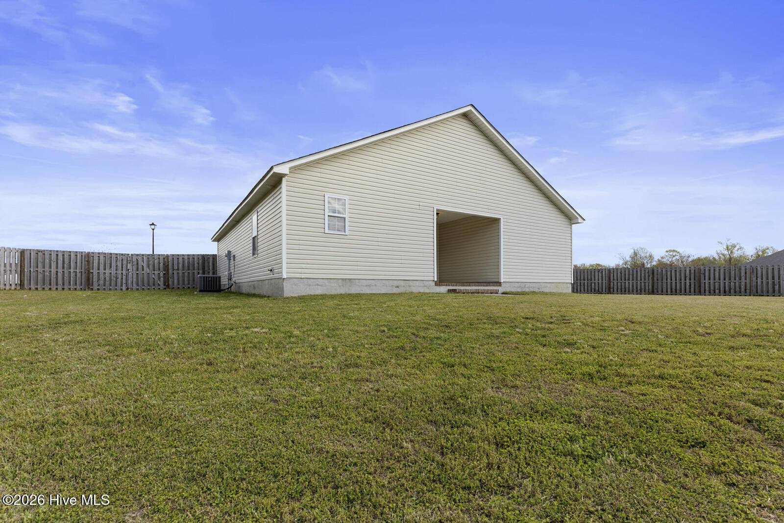 100563691 | Photo 23