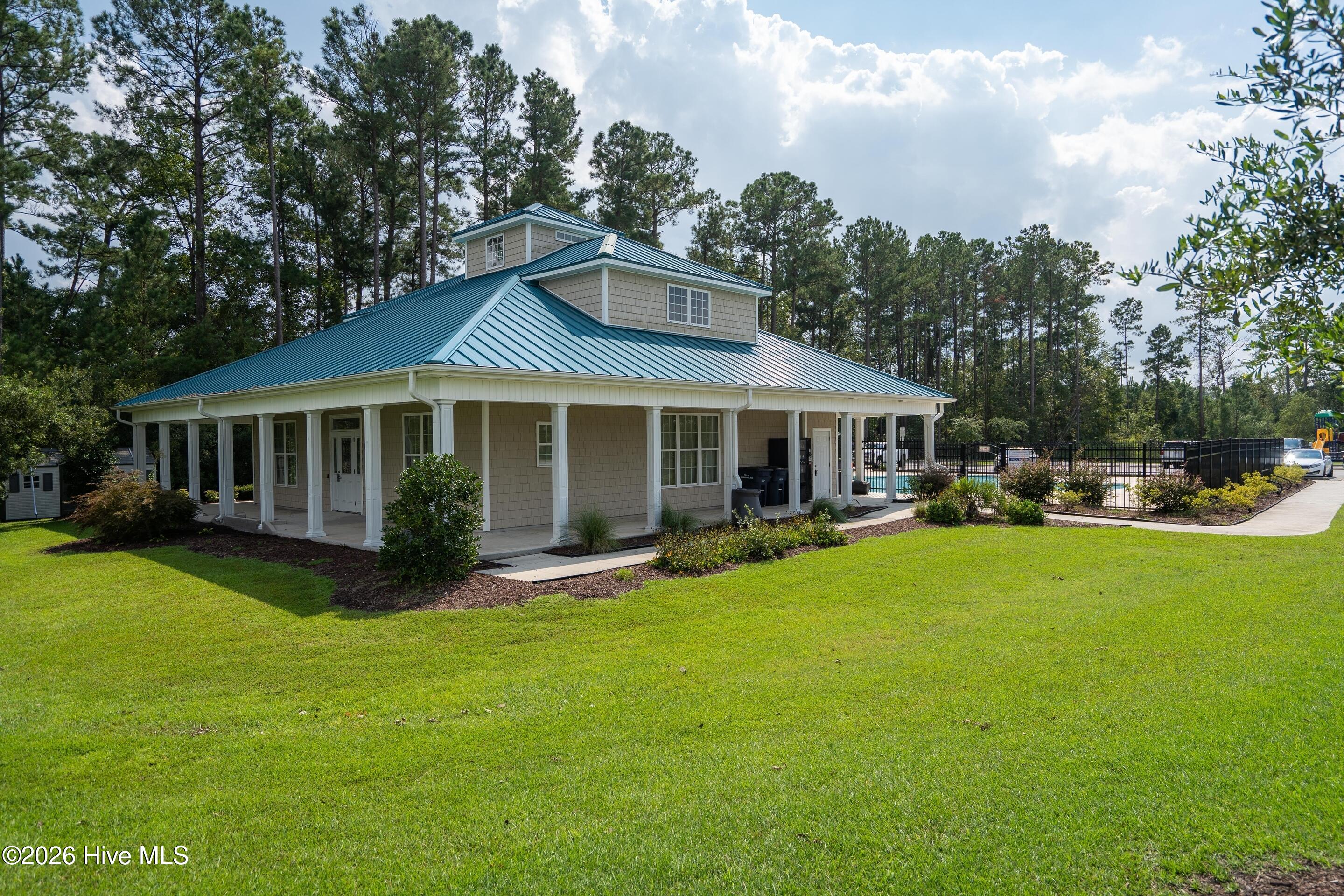 100561216 | Photo 42