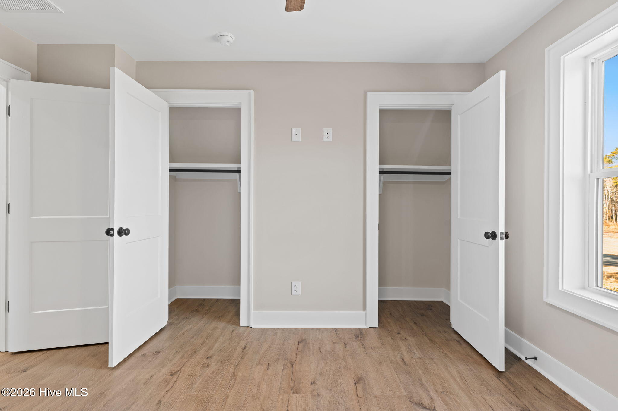 100553230 | Photo 18