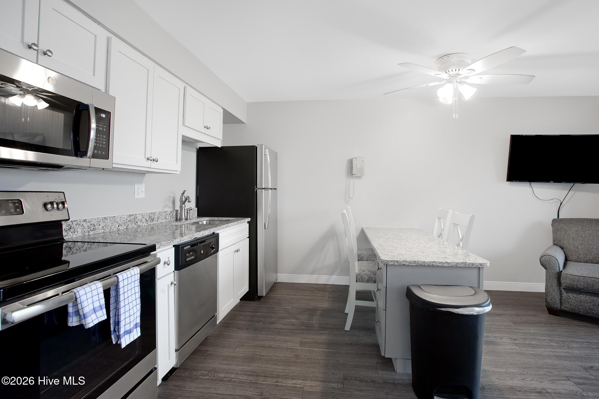 100557495 | Photo 11