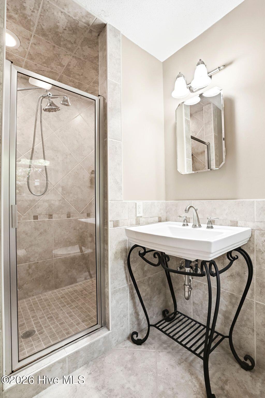 100568648 | Photo 36