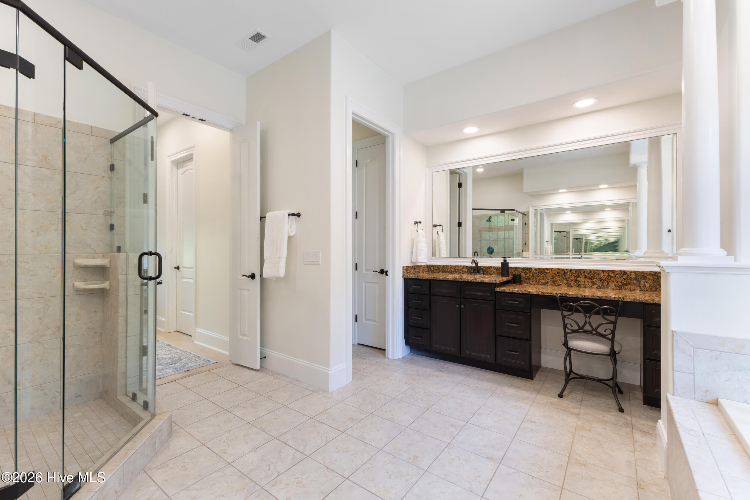 100567857 | Photo 24