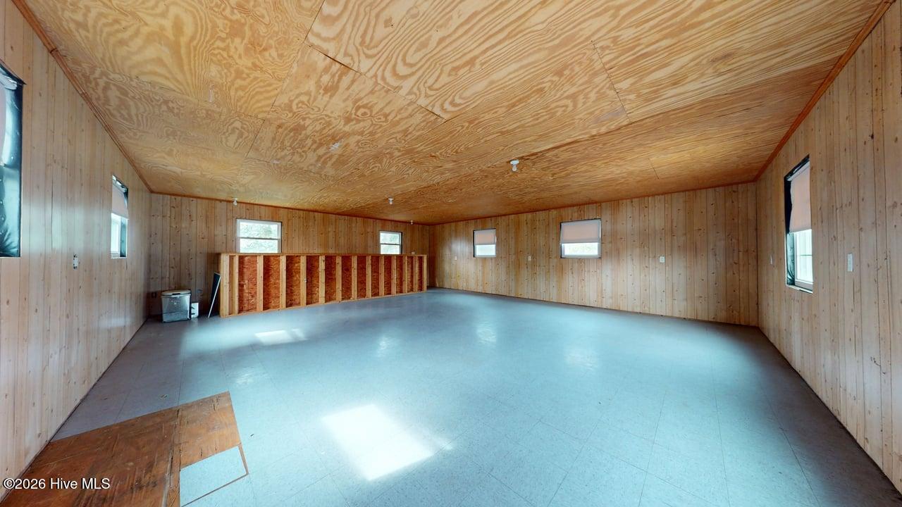 100557850 | Photo 30