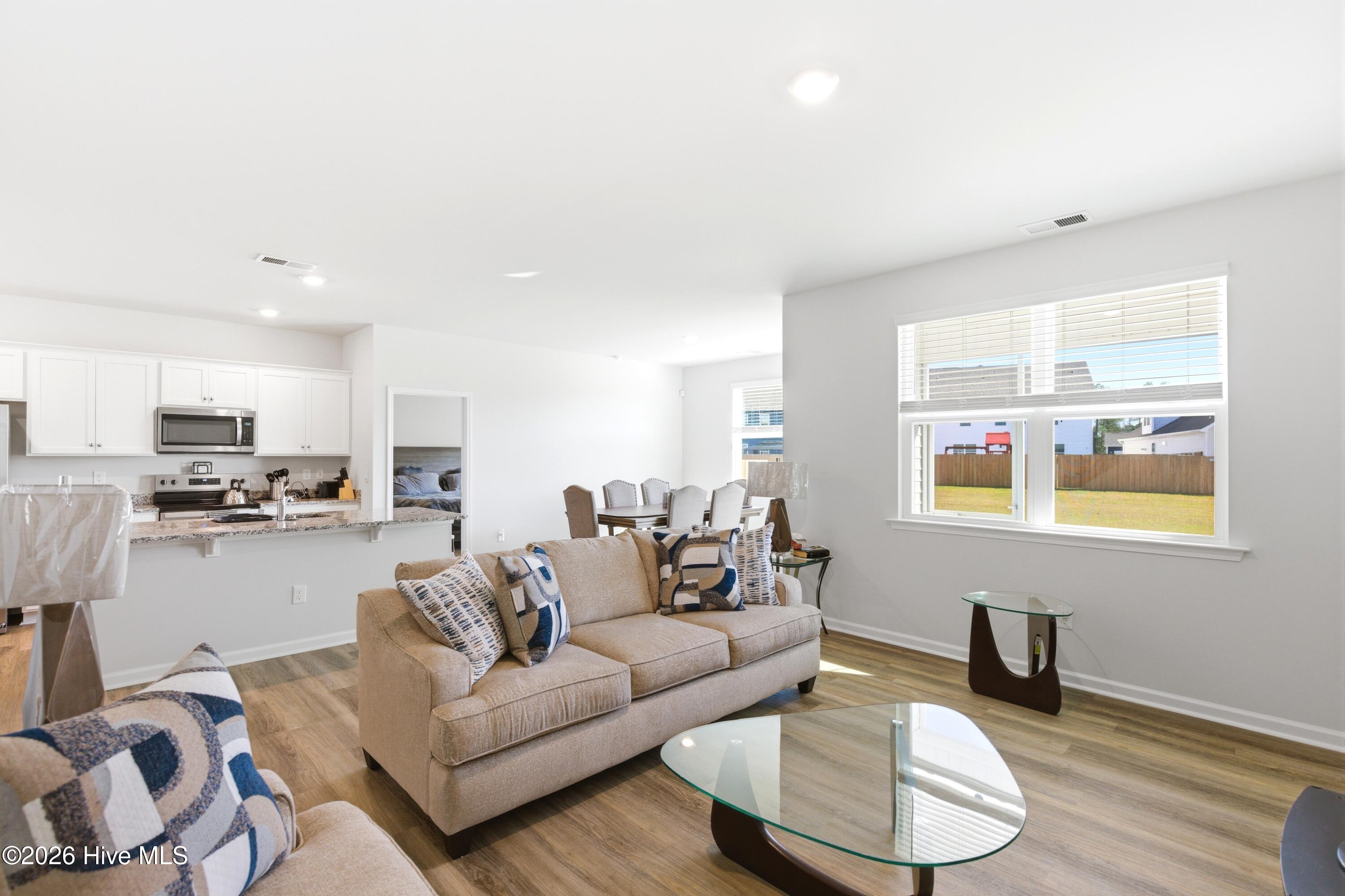 100563047 | Photo 22