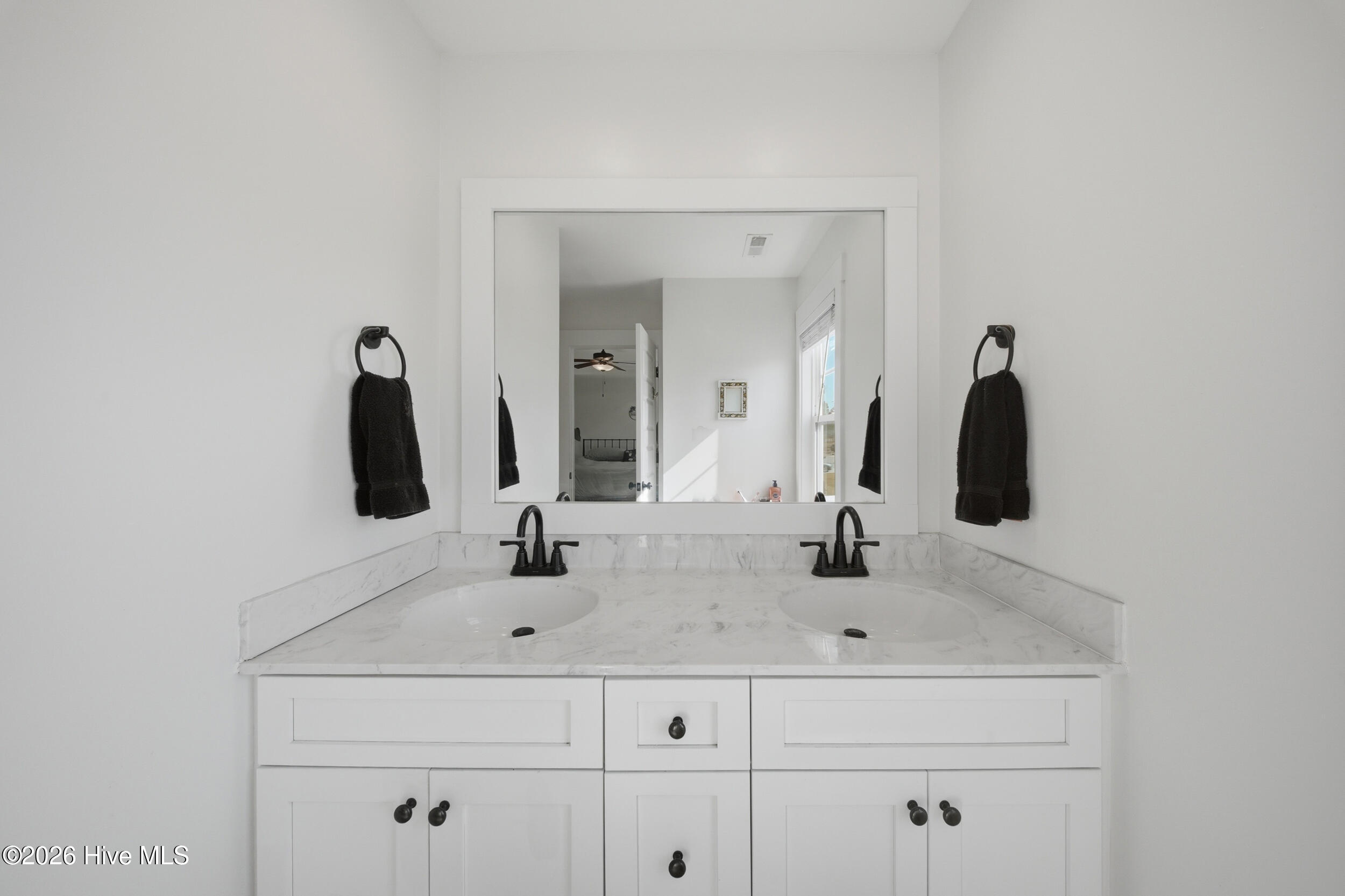 100562917 | Photo 36