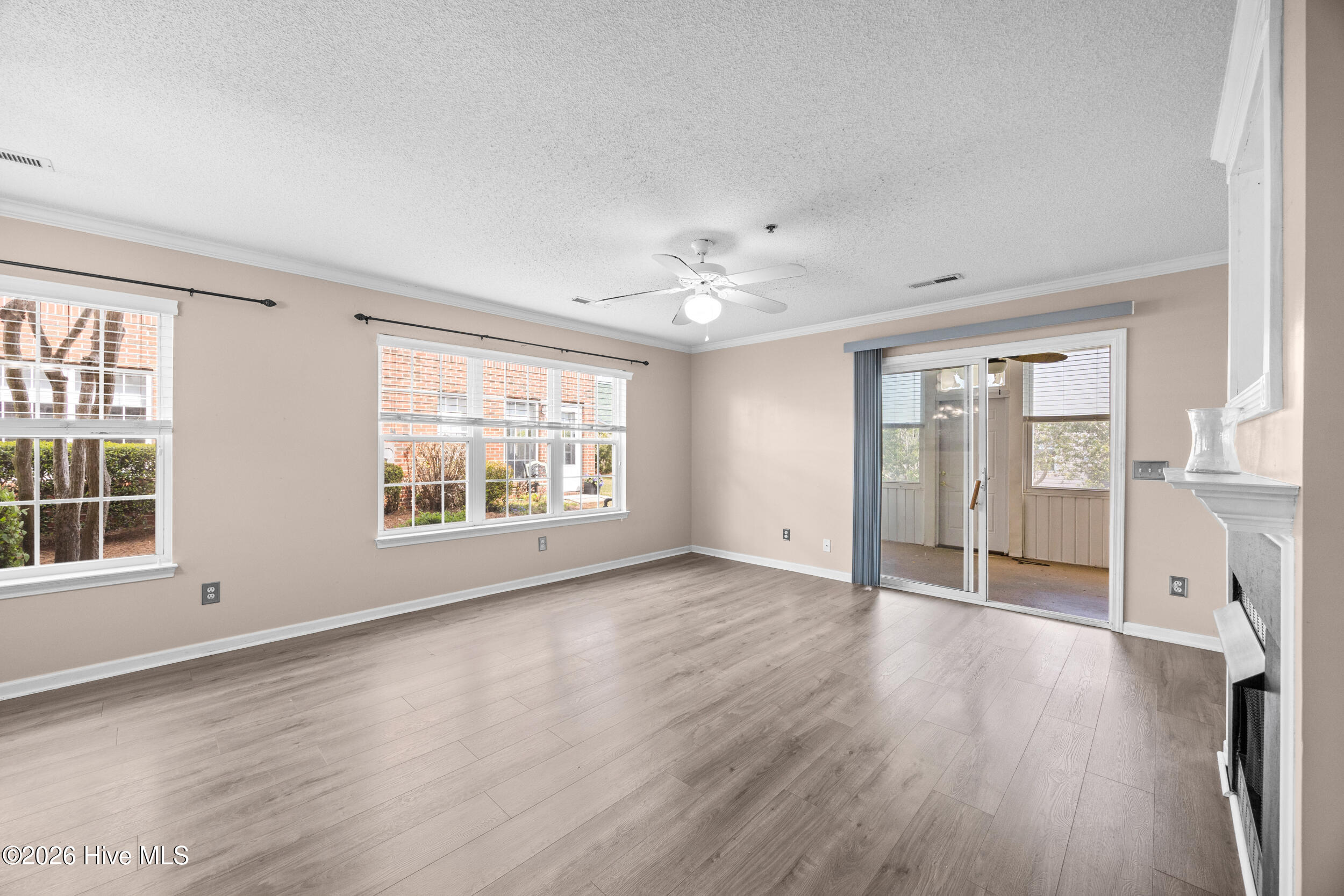 100564303 | Photo 16