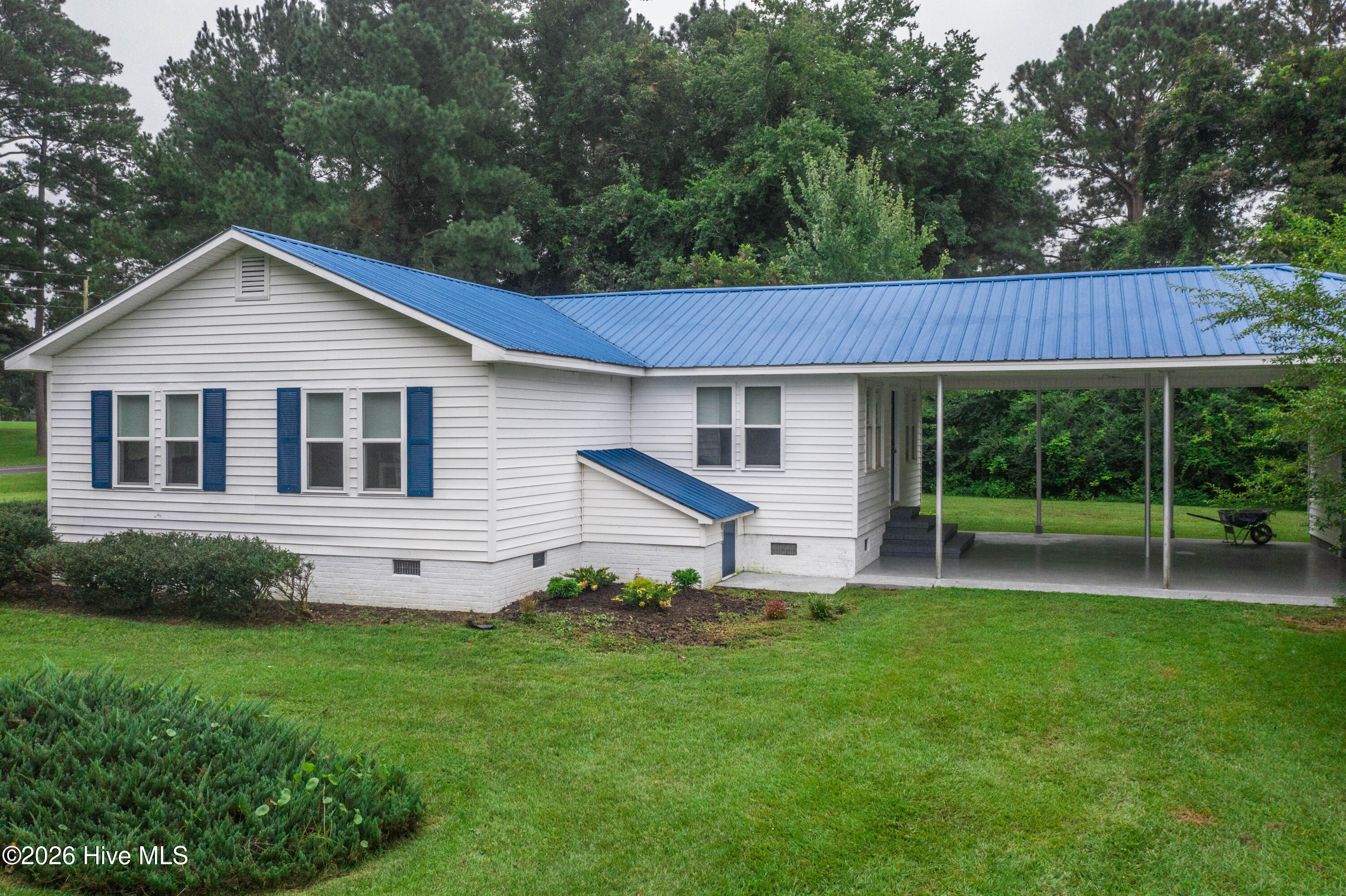 100563568 | Photo 43