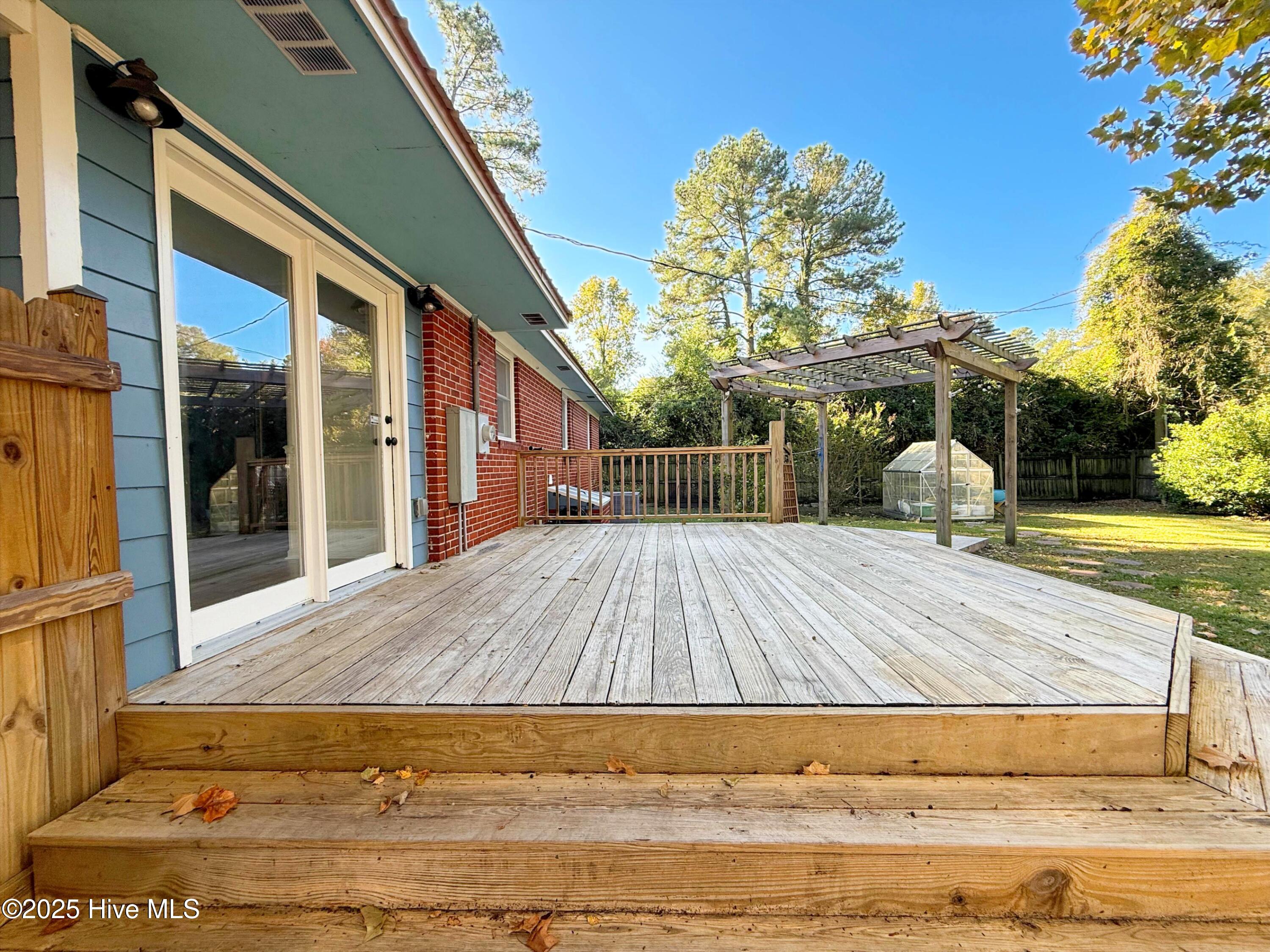 100537869 | Photo 48