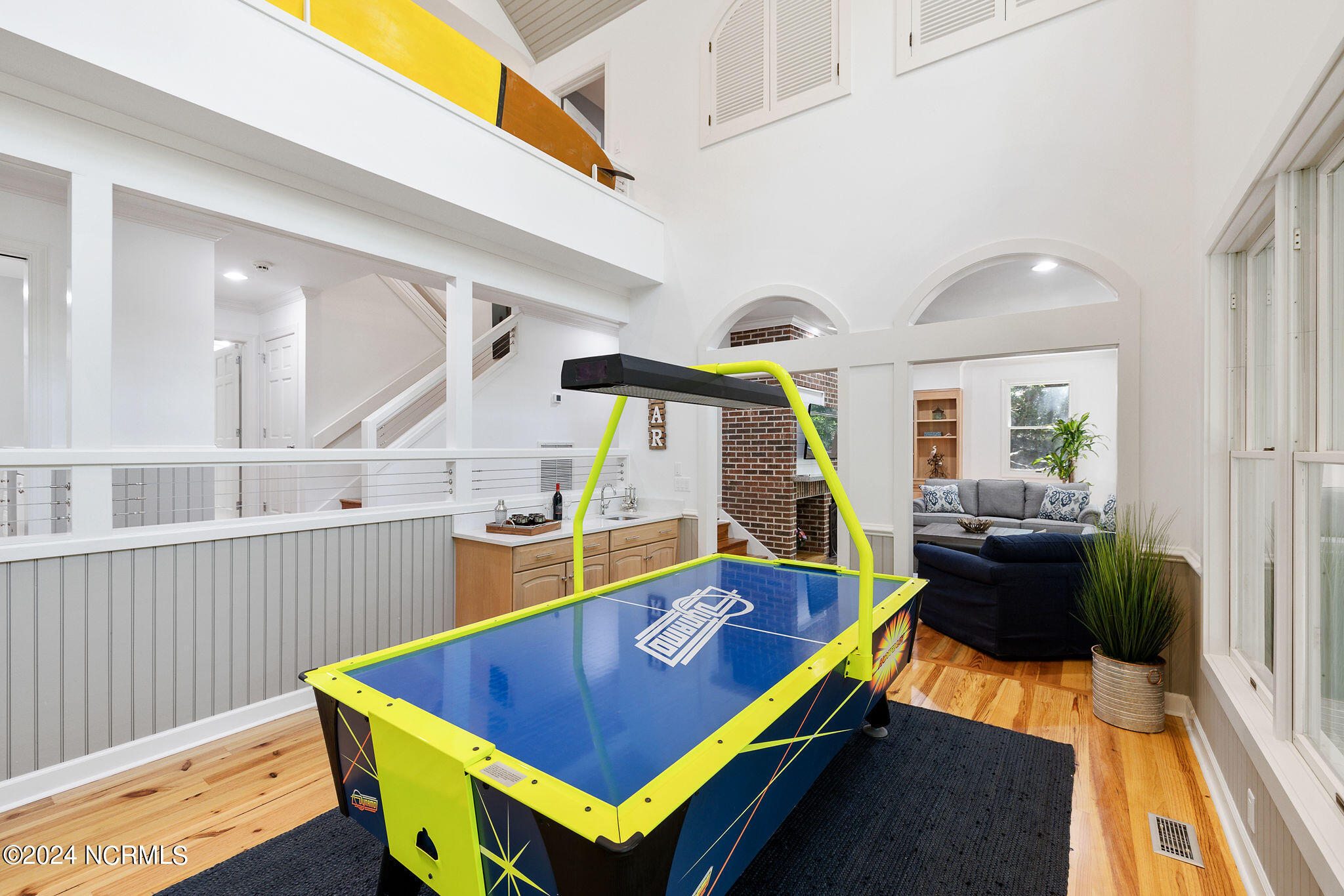 100493590 | Photo 16