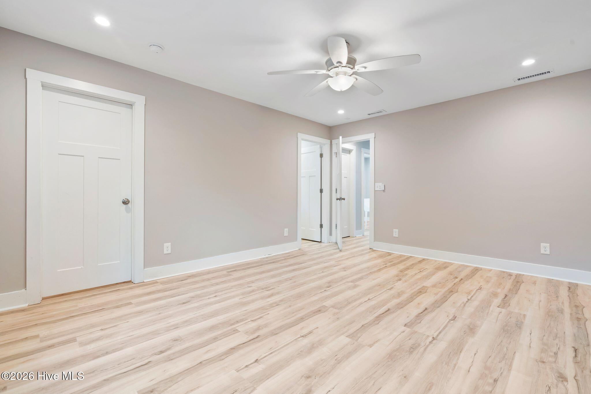 100554354 | Photo 30