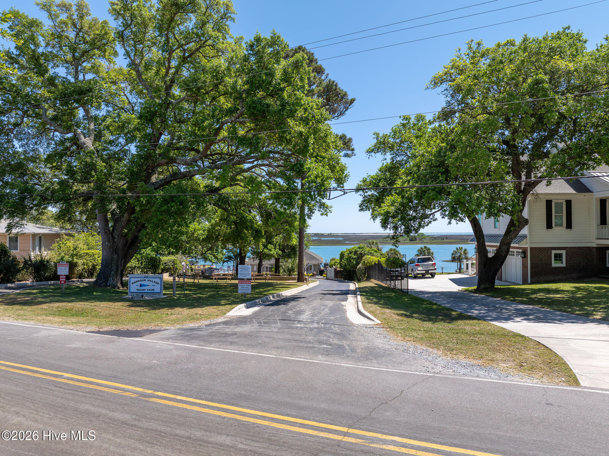 100568983 | Photo 84