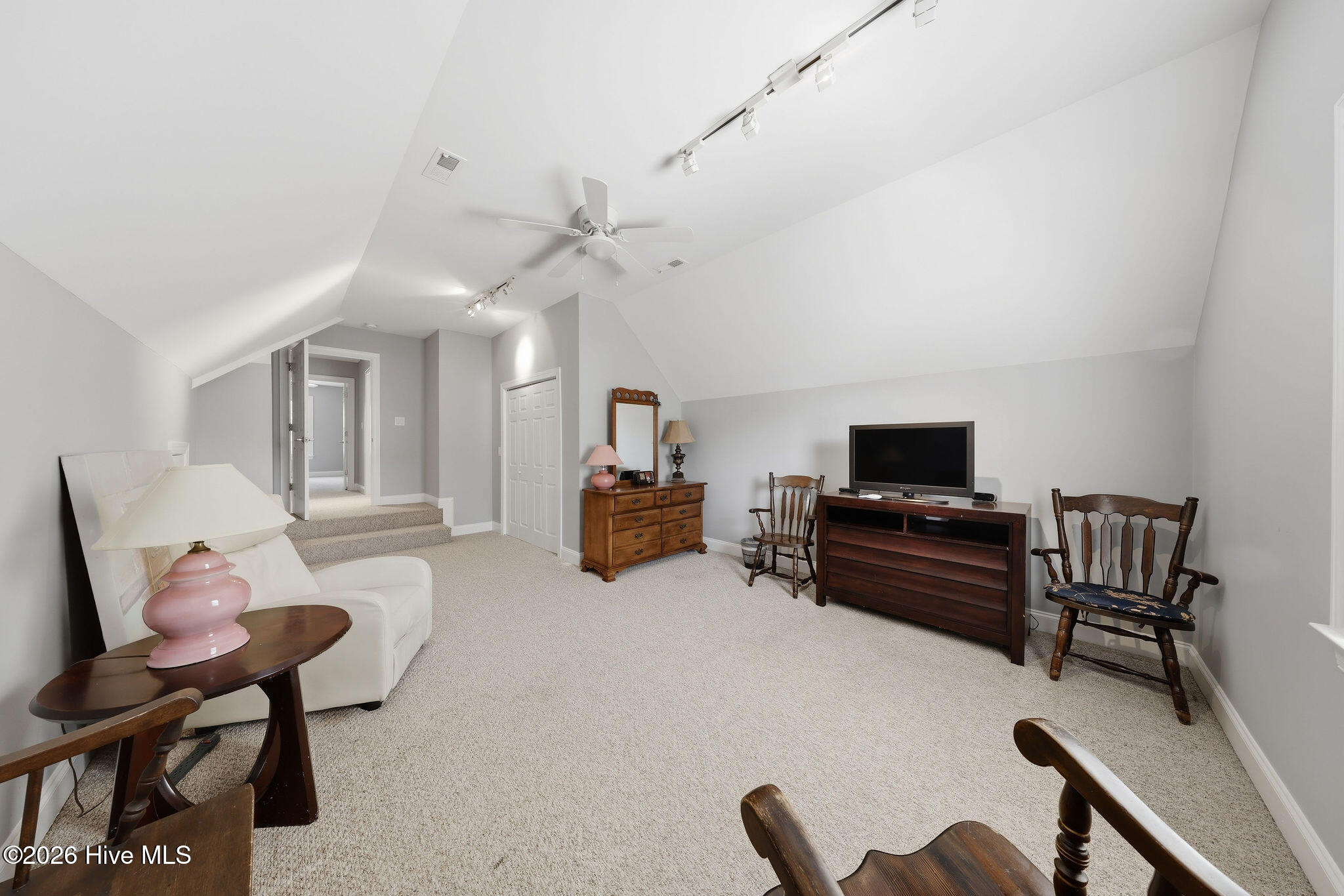 100558304 | Photo 50